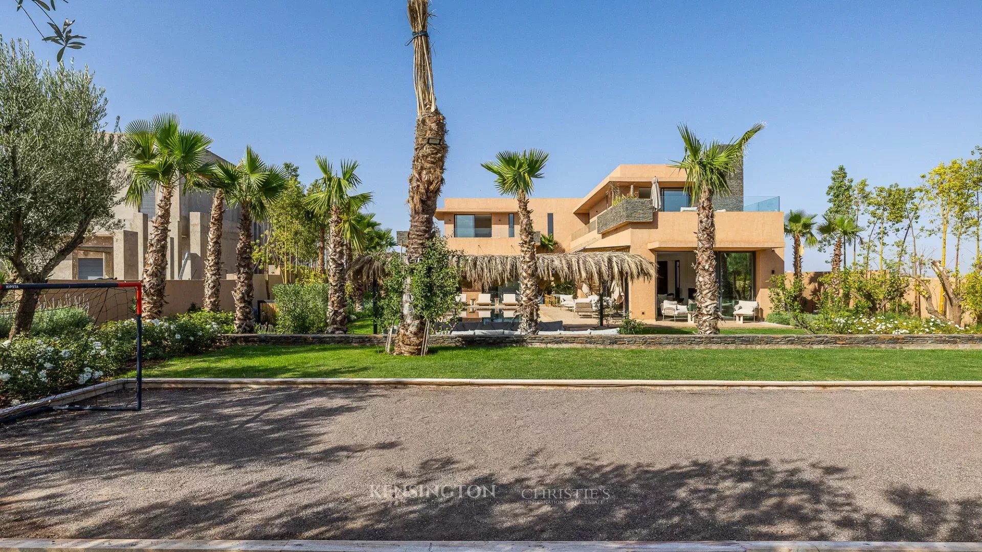 6 Bedroom Villa/Townhouse's Image 4