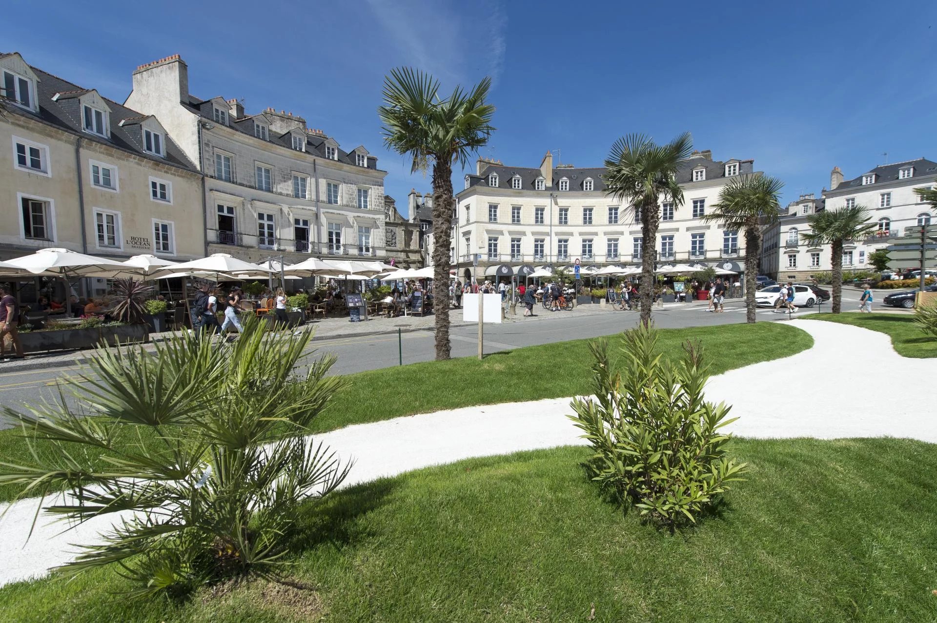 STUDIO VANNES CENTRE PORT A PIED ASCENSEUR ET PARKING