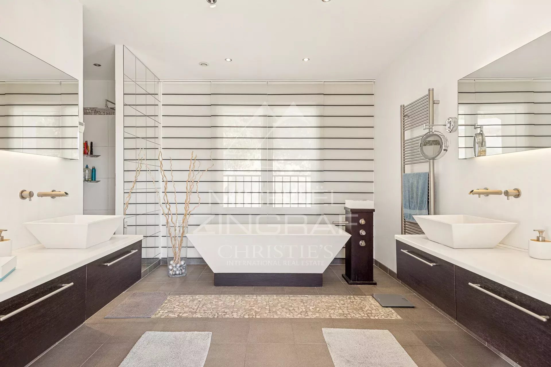 5 Bedroom Villa/Townhouse's Image 10