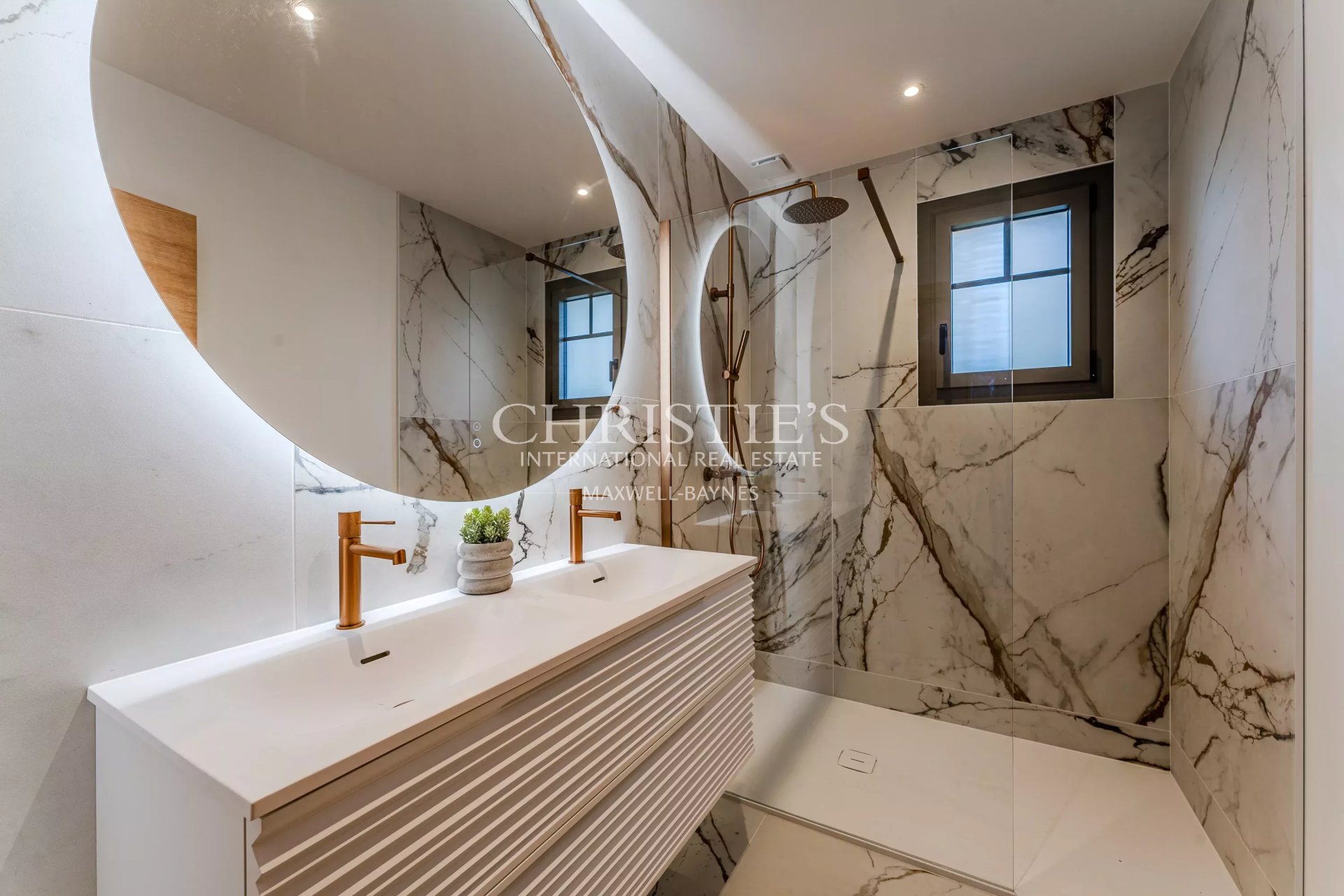 4 Bedroom Villa/Townhouse's Image 20
