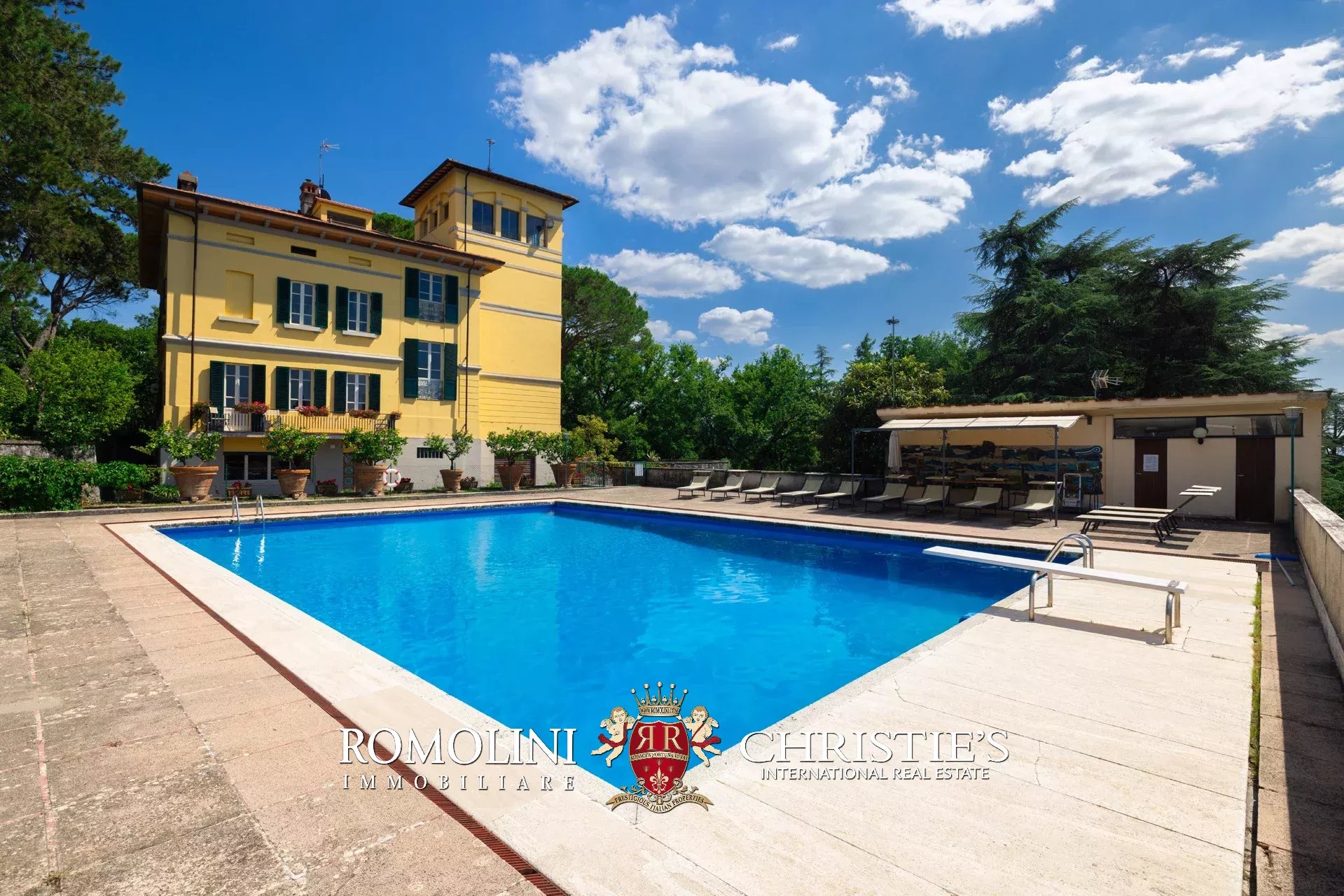 11 Bedroom Villa/Townhouse's Image 3