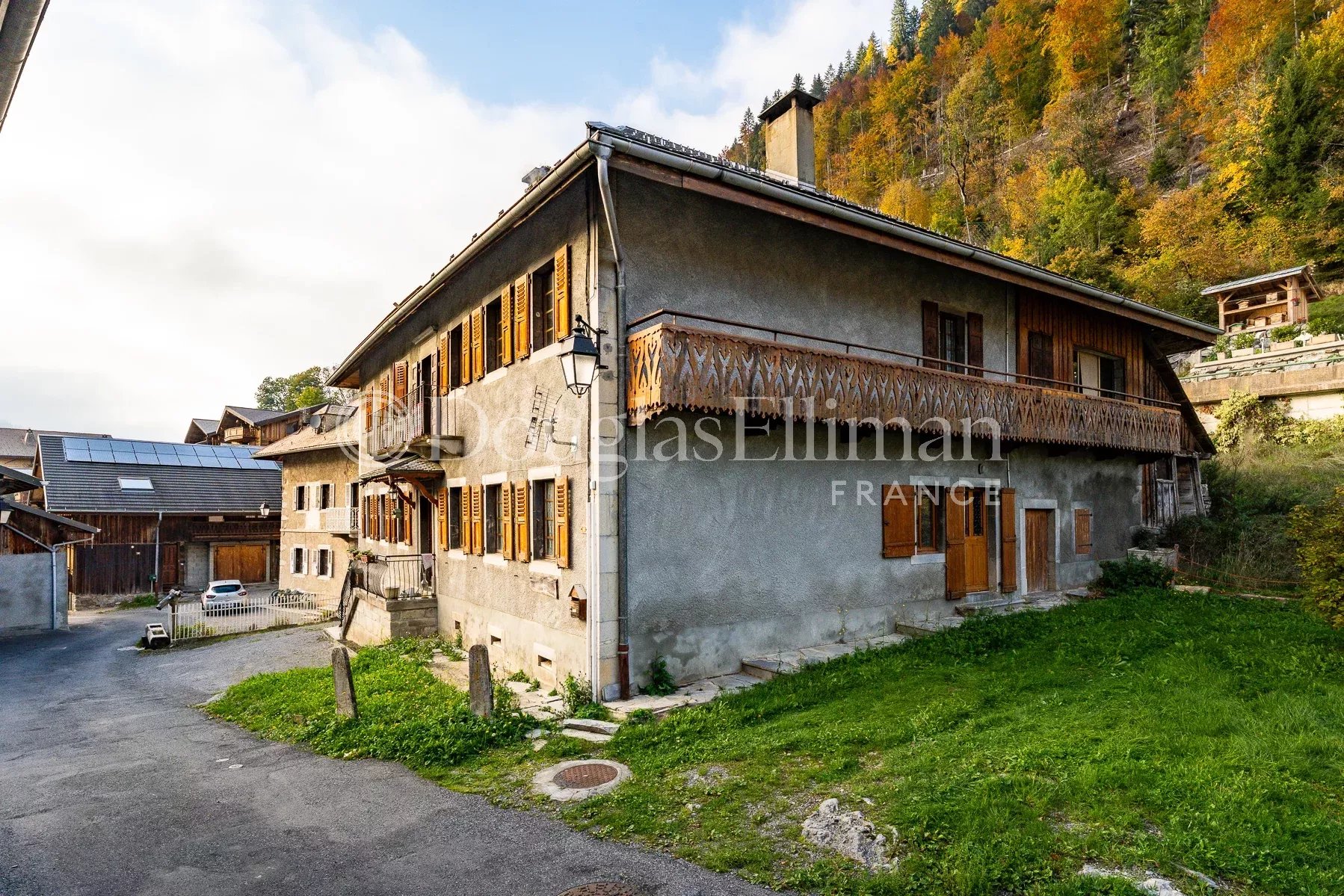 MORZINE – Ferme mitoyenne avec permis de construire pour la création d&rsquo;une propriété de 5 chambres - Image nᵒ3