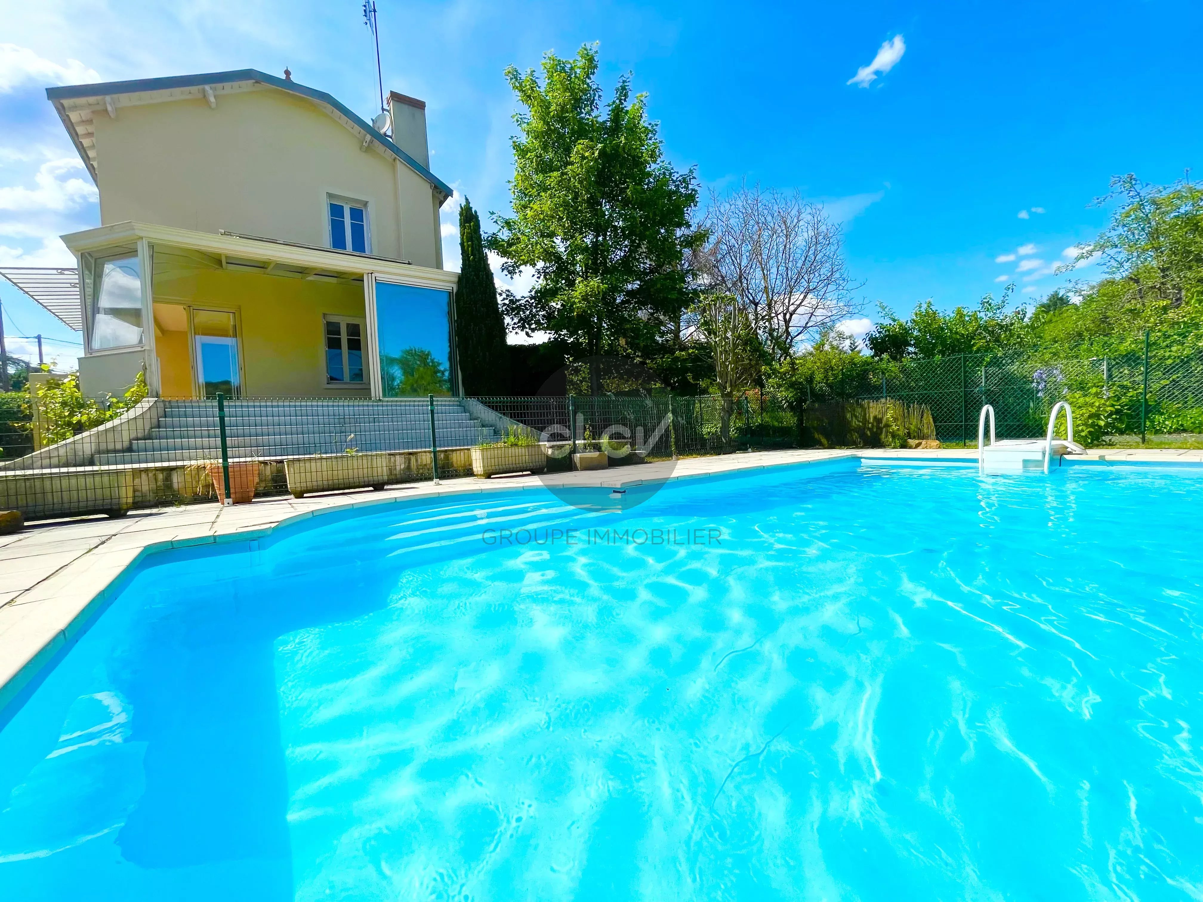 Maison 9 Pièces avec Piscine 69660 COLLONGES AU MONT D' OR