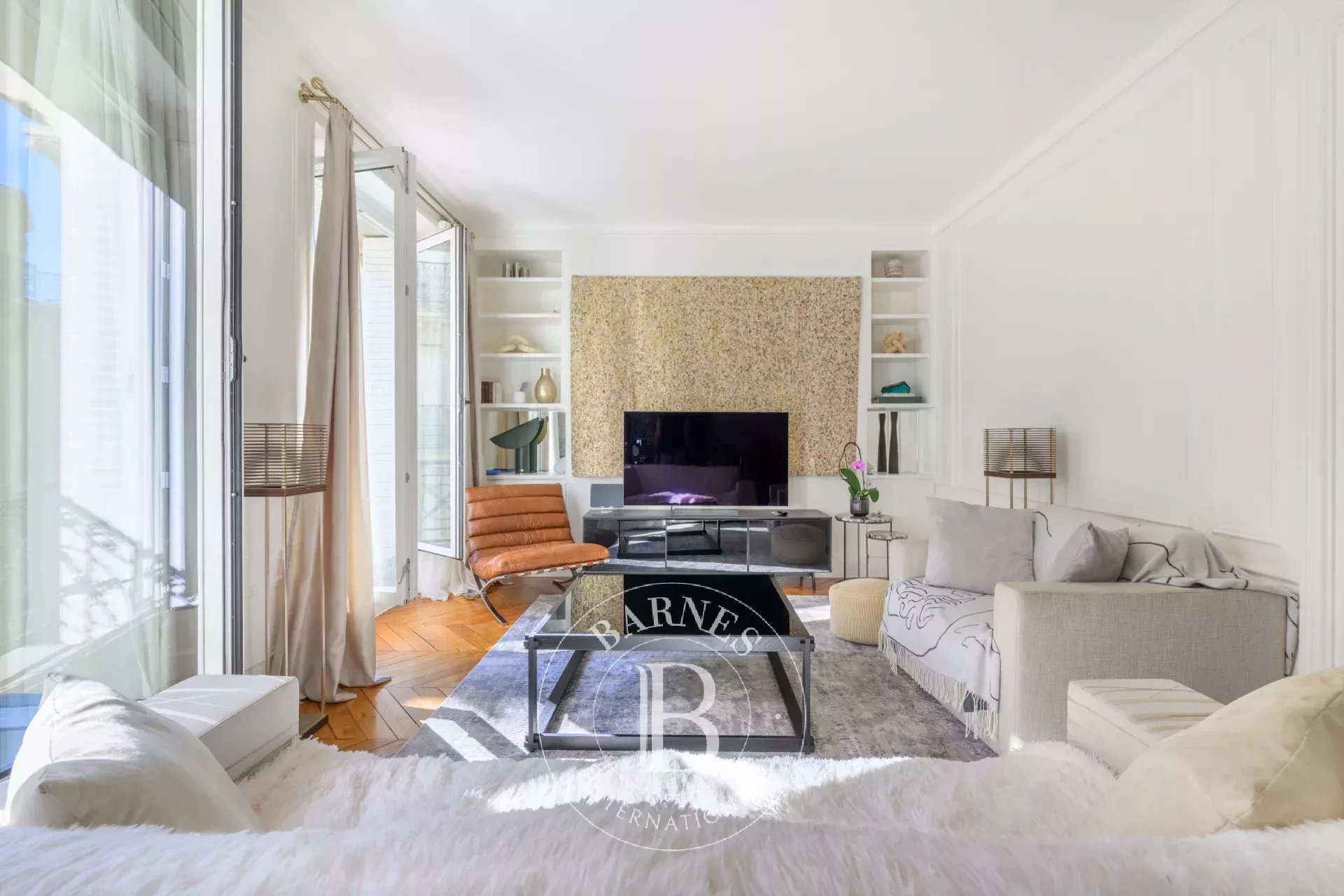 Paris 16th - Trocadéro - 2 bedroom apartment - High Floor - Sunny - Air-conditioned