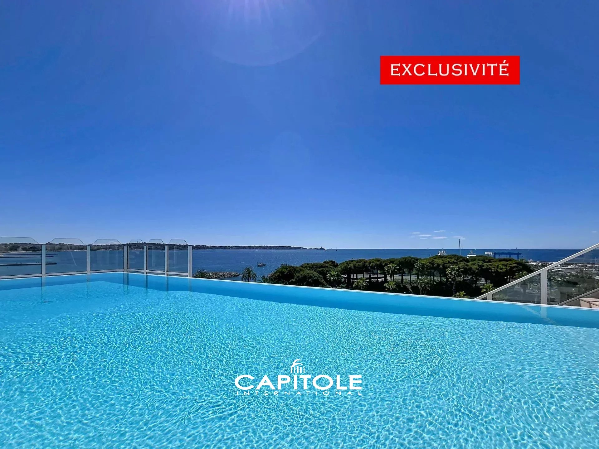 GOLFE-JUAN –"LE PALAIS NAPOLEON " Front de mer – Piscine–Sauna–Hammam–Appartement 3 pièces de luxe – Vue mer & port – Proche restaurants et commerces, garage