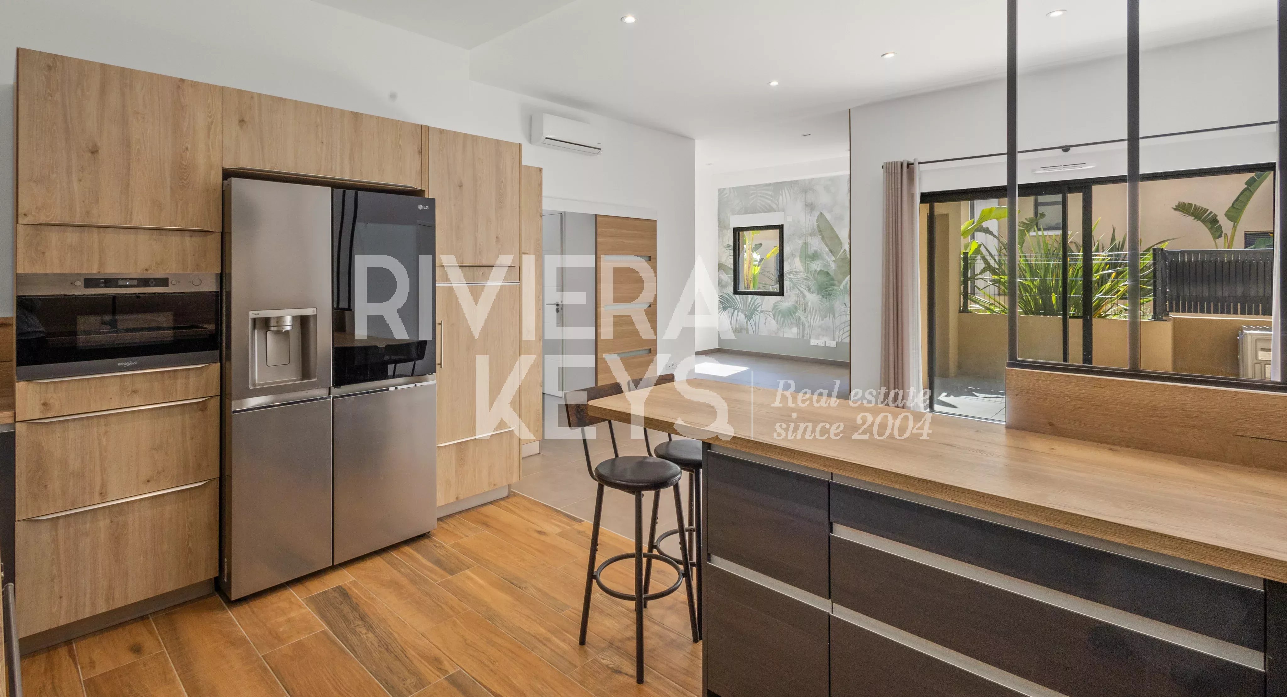 GOLFE-JUAN : Magnifique appartement 3 pièces neuf avec terrasse en rez-de-chaussée