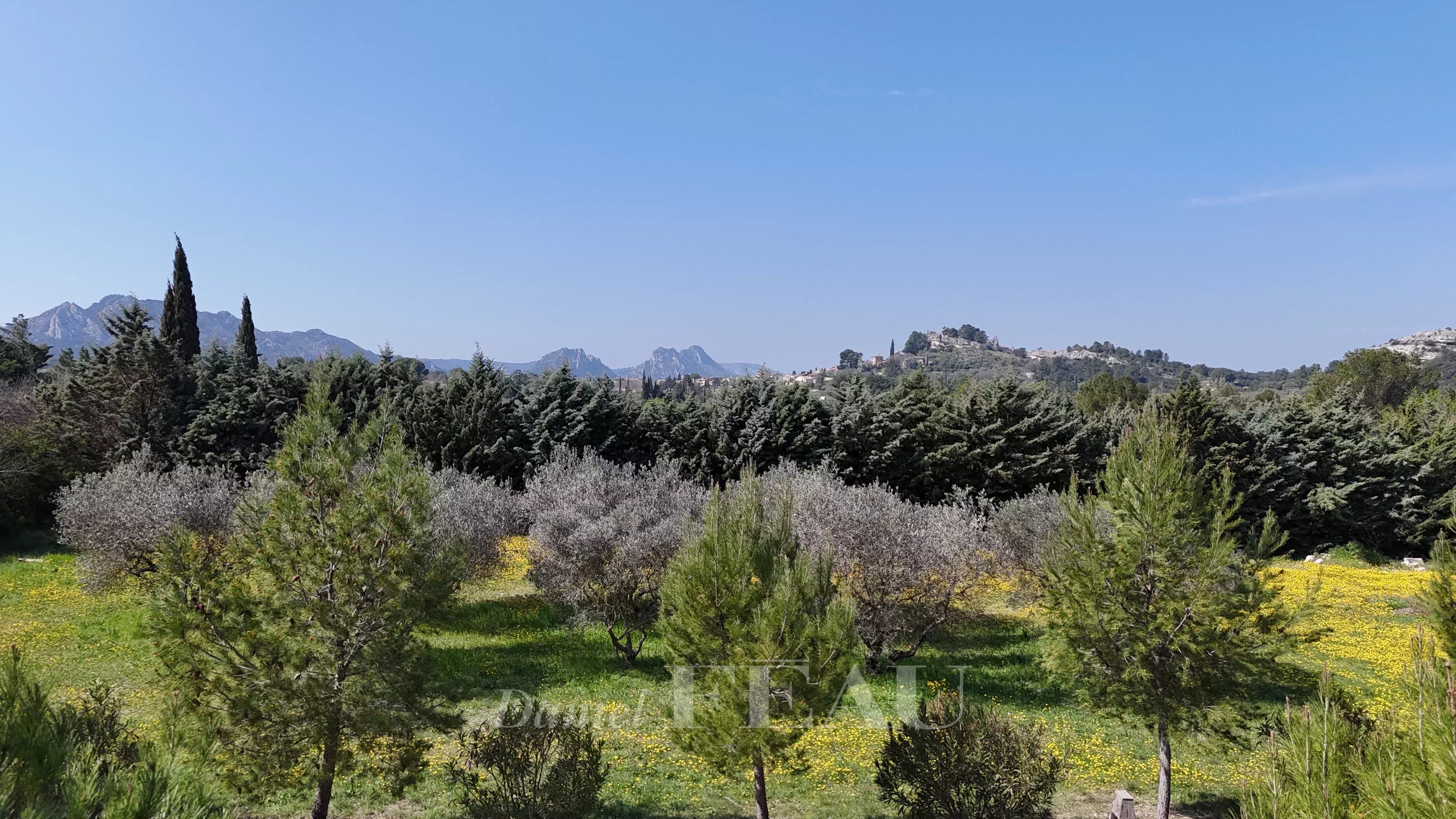 Eygalières – A superb property to renovate