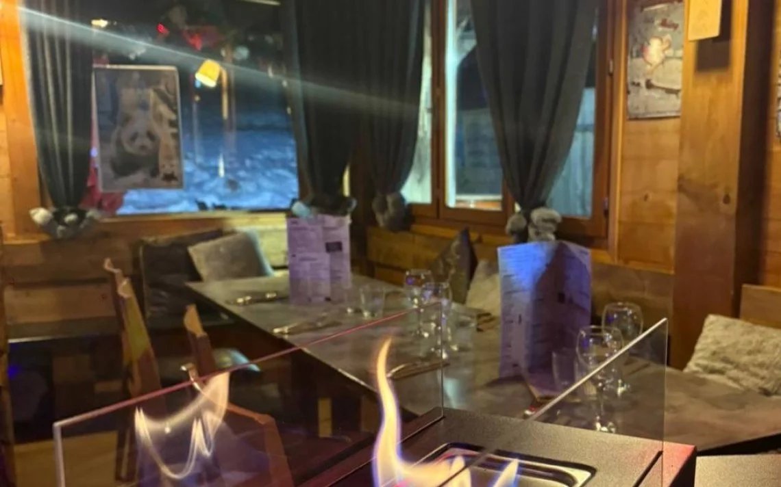 BAR RESTAURANT FRONT DE NEIGE STATION — photo 8