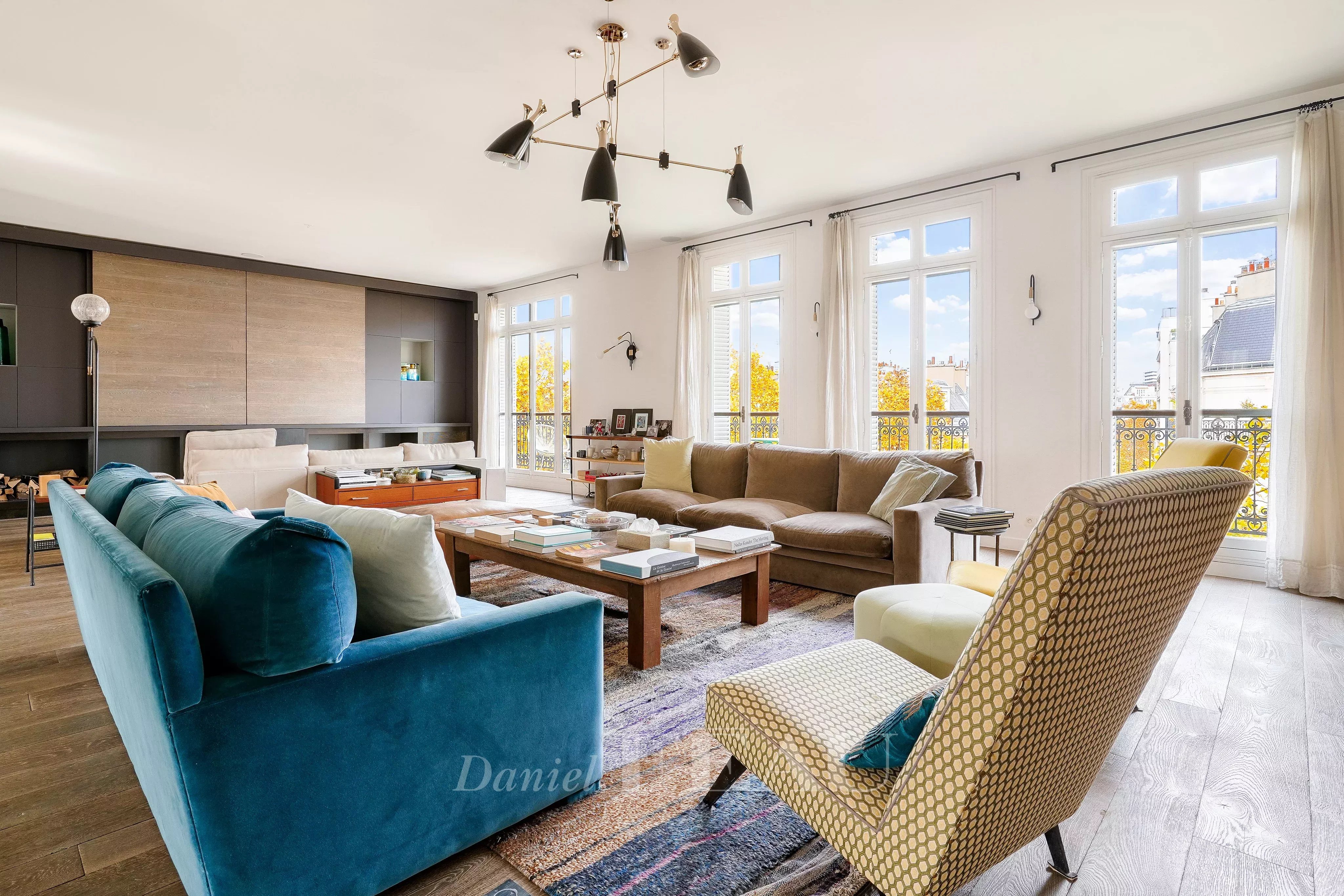 Paris 7th District – A renovated 4-bed family apartment