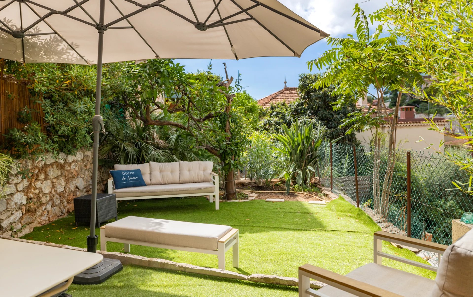 VILLEFRANCHE SUR MER - APPARTEMENT A VENDRE - 3 PIECES - JARDIN 382 M² - TERRASSE - GARAGE DOUBLE