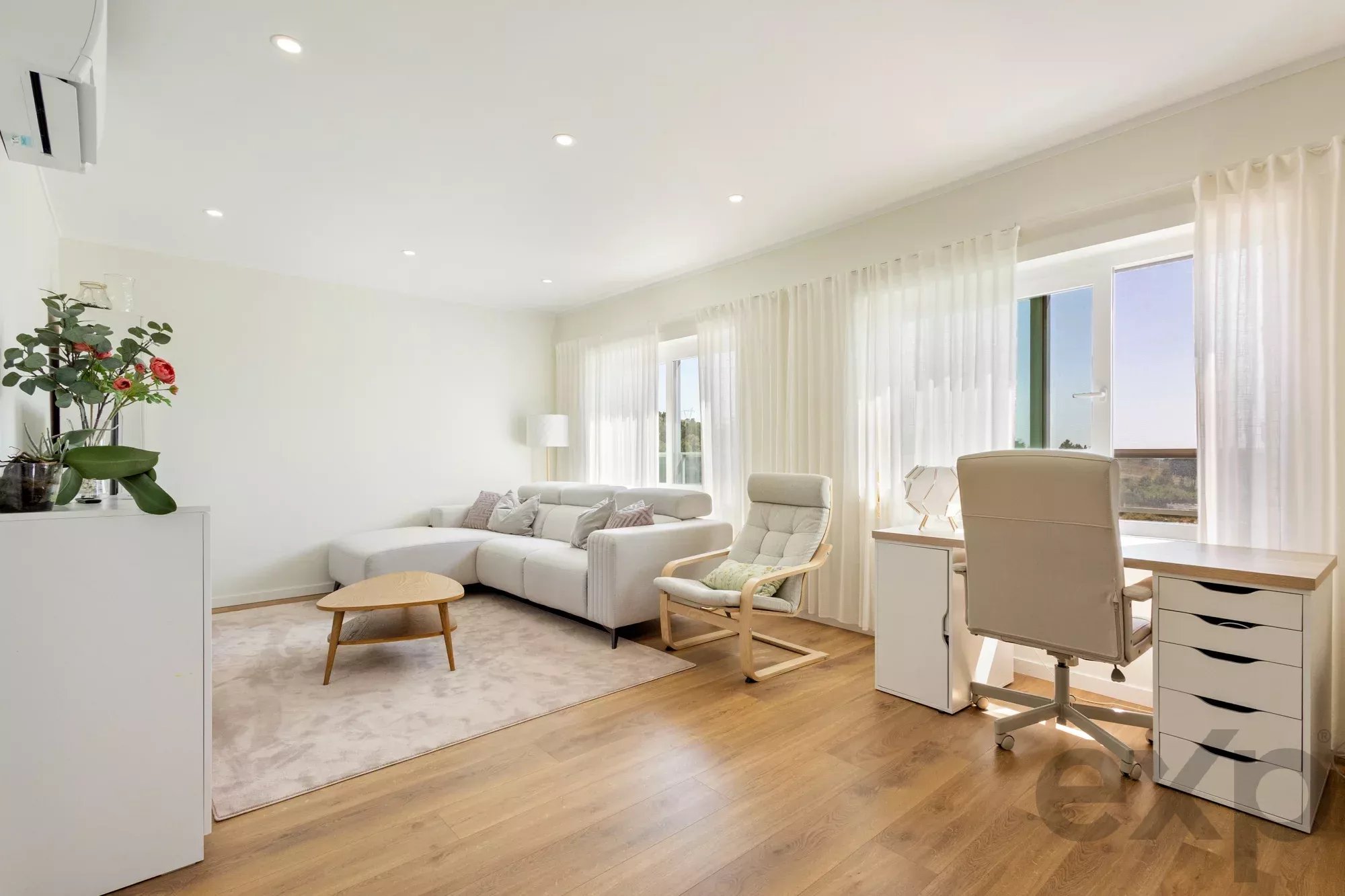 Amazing Two‑Bedroom Apartment with River View and Garage 87152839 image 9