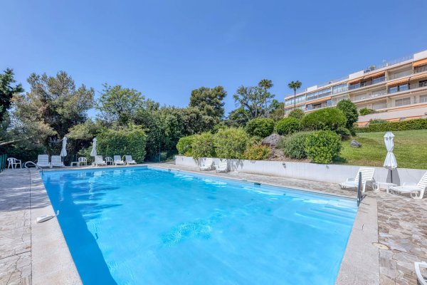 Golfe Juan - Two-bedroom apartment with panoramic sea views, garage and cellar — photo 6