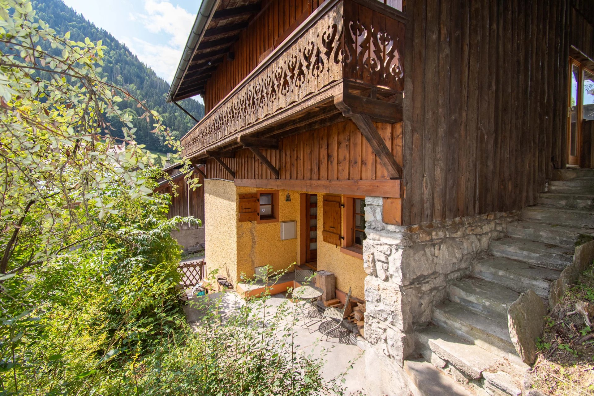 Photo of 6 bedroom chalet in a sought-after area