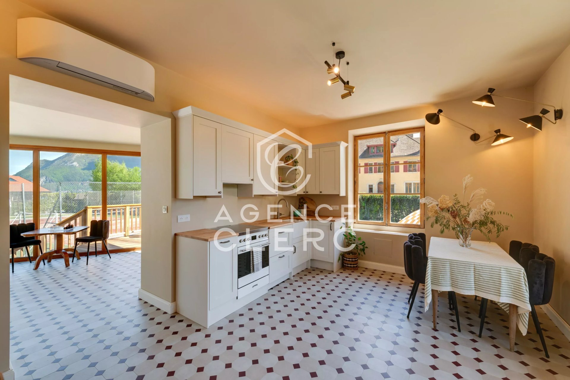 10 Bedroom Villa/Townhouse's Image 25