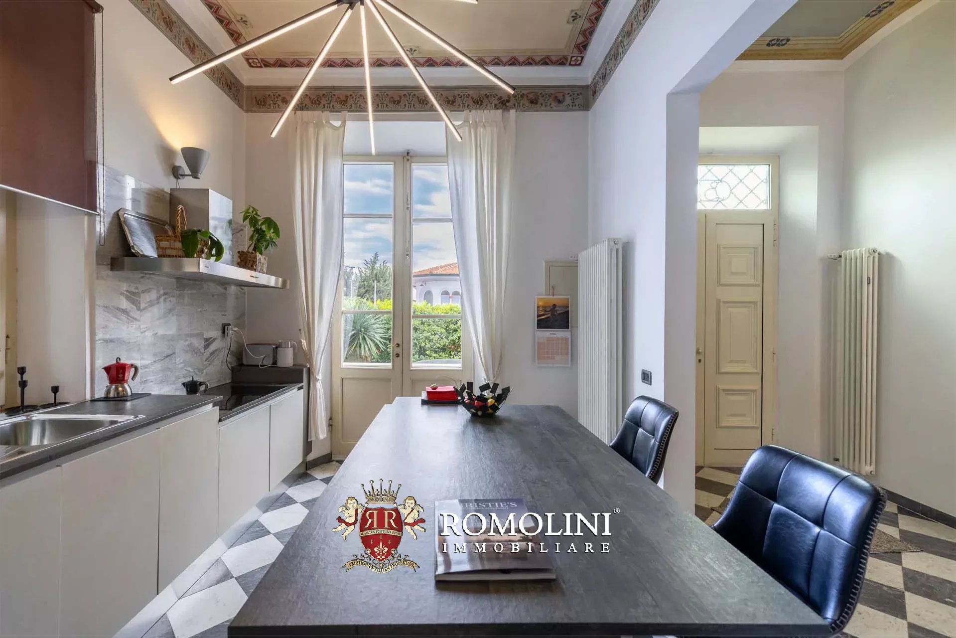 6 Bedroom Villa/Townhouse's Image 11
