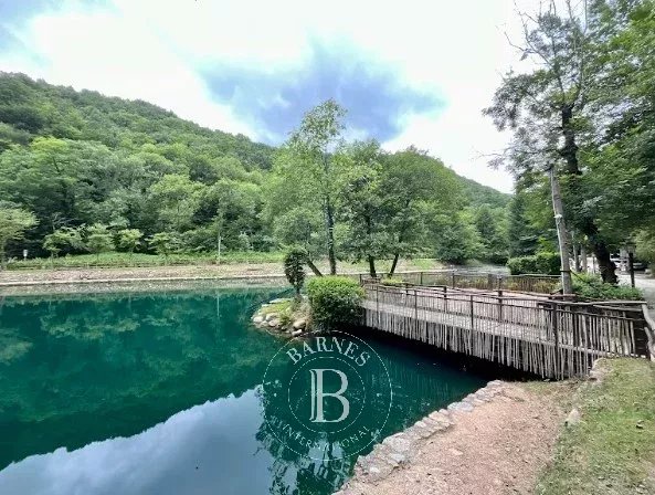 Туристическая резиденция, выставленная на продажу у озера Варезе