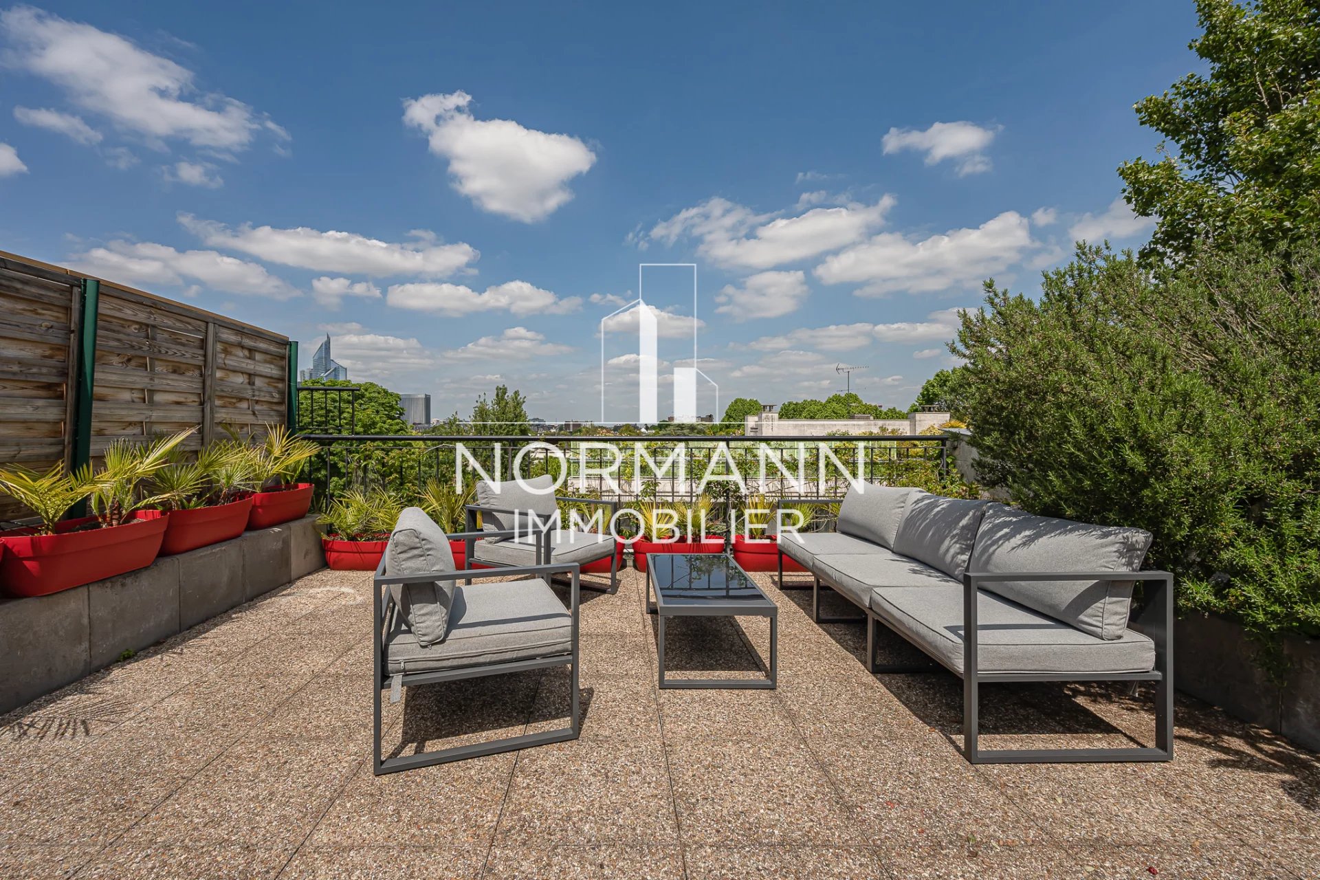 NEUILLY SUR SEINE- LONGCHAMP/DELABORDERE-3 BEDROOMS-TERRACE