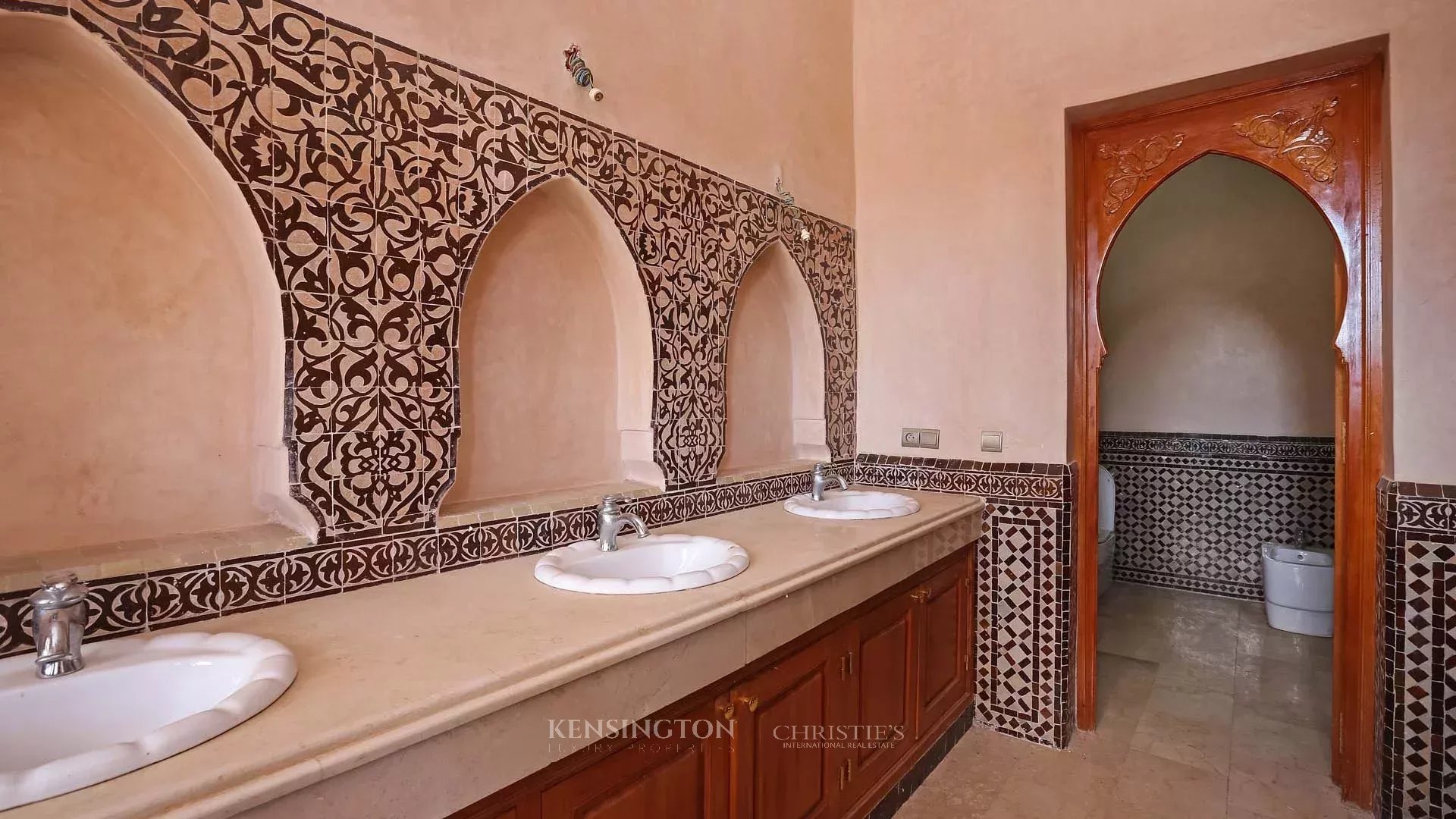 10 Bedroom Villa/Townhouse's Image 28