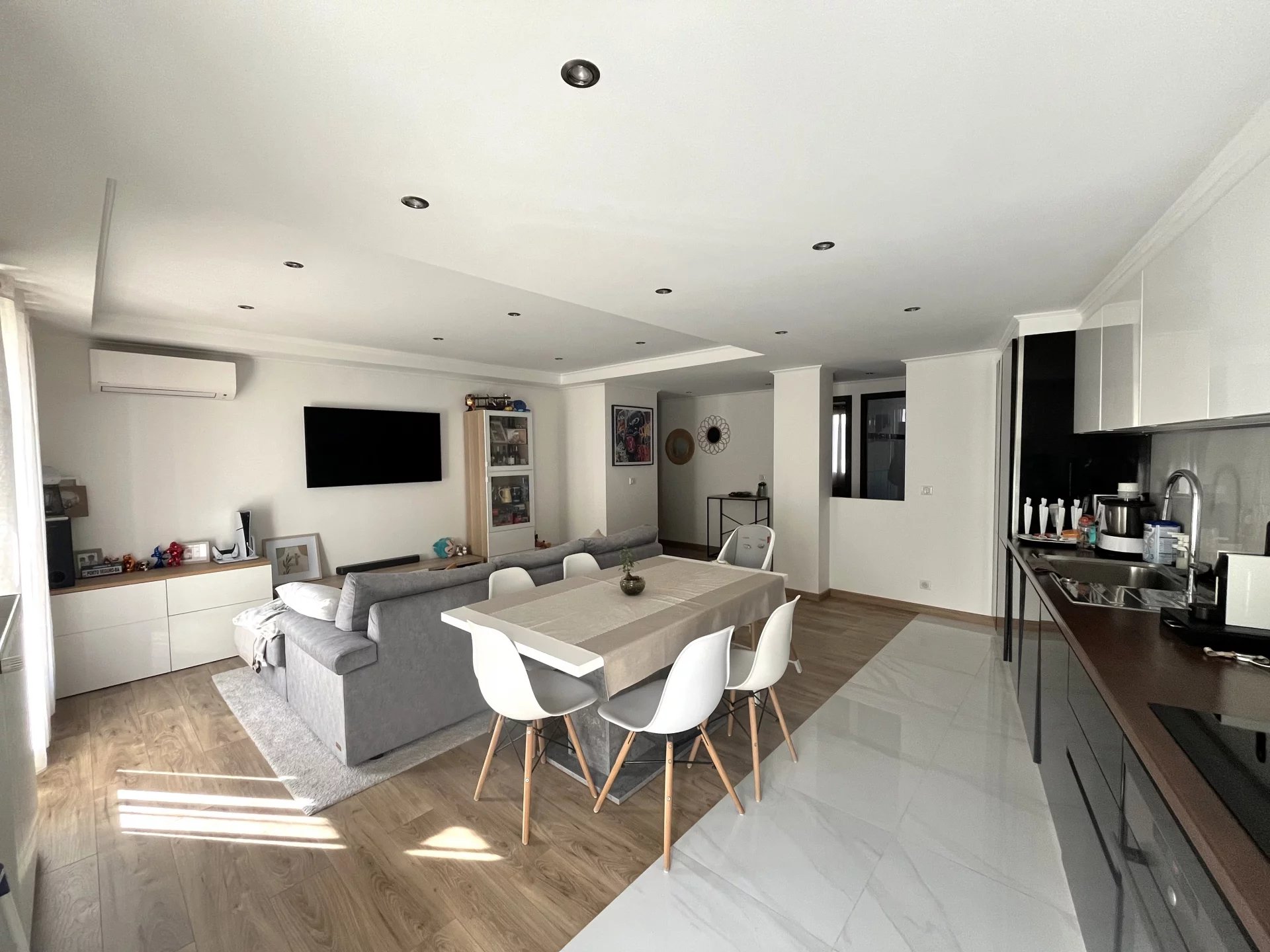 MENTON, quartiere Careï, bilocale - Cantina