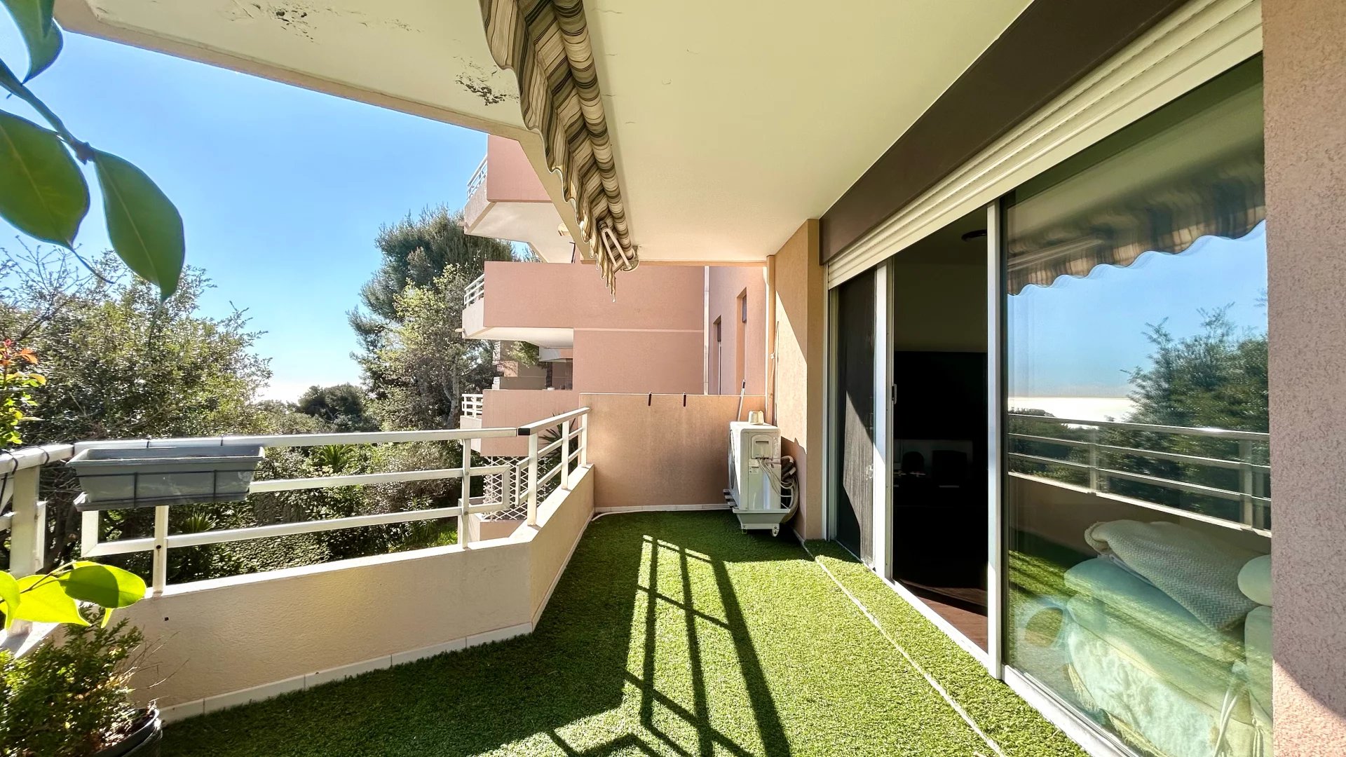 FABRON - 3 PIÈCES - TERRASSE - PISCINE - GARAGE