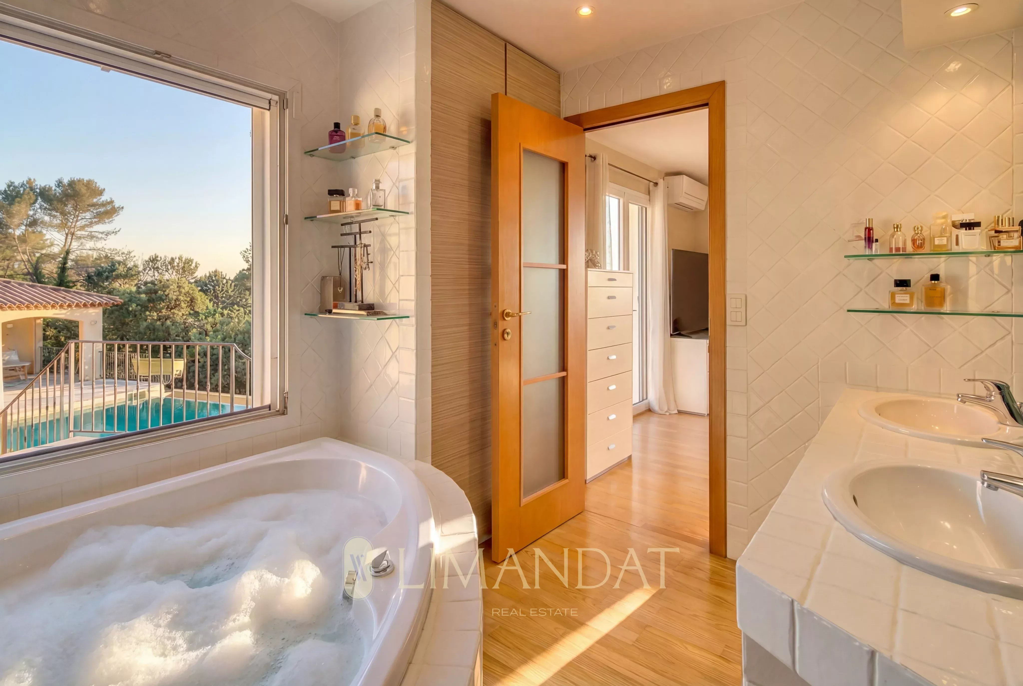 Beautiful villa with open views of the hills in Mougins