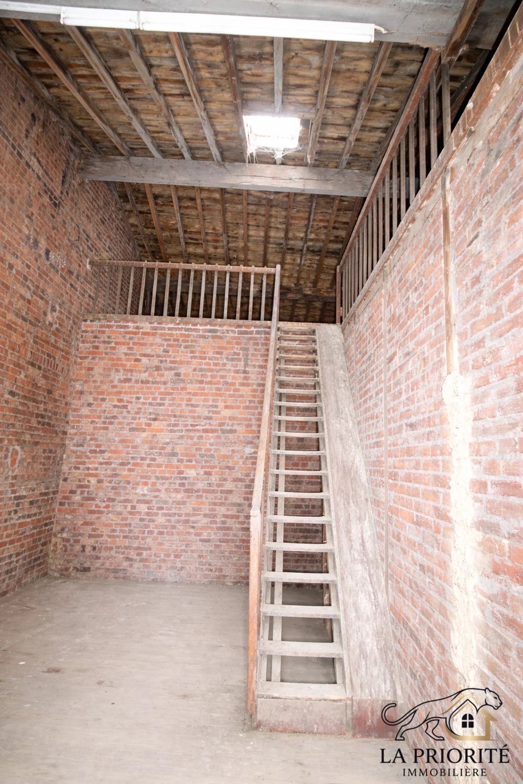 Maison de commerce à rénover – Fort potentiel – Centre de Gosselies