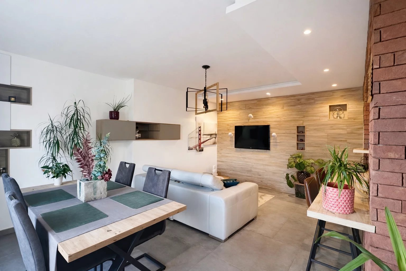 LA ROCHE-SUR-FORON - APPARTEMENT T3 TRAVERSANT de 76 m2