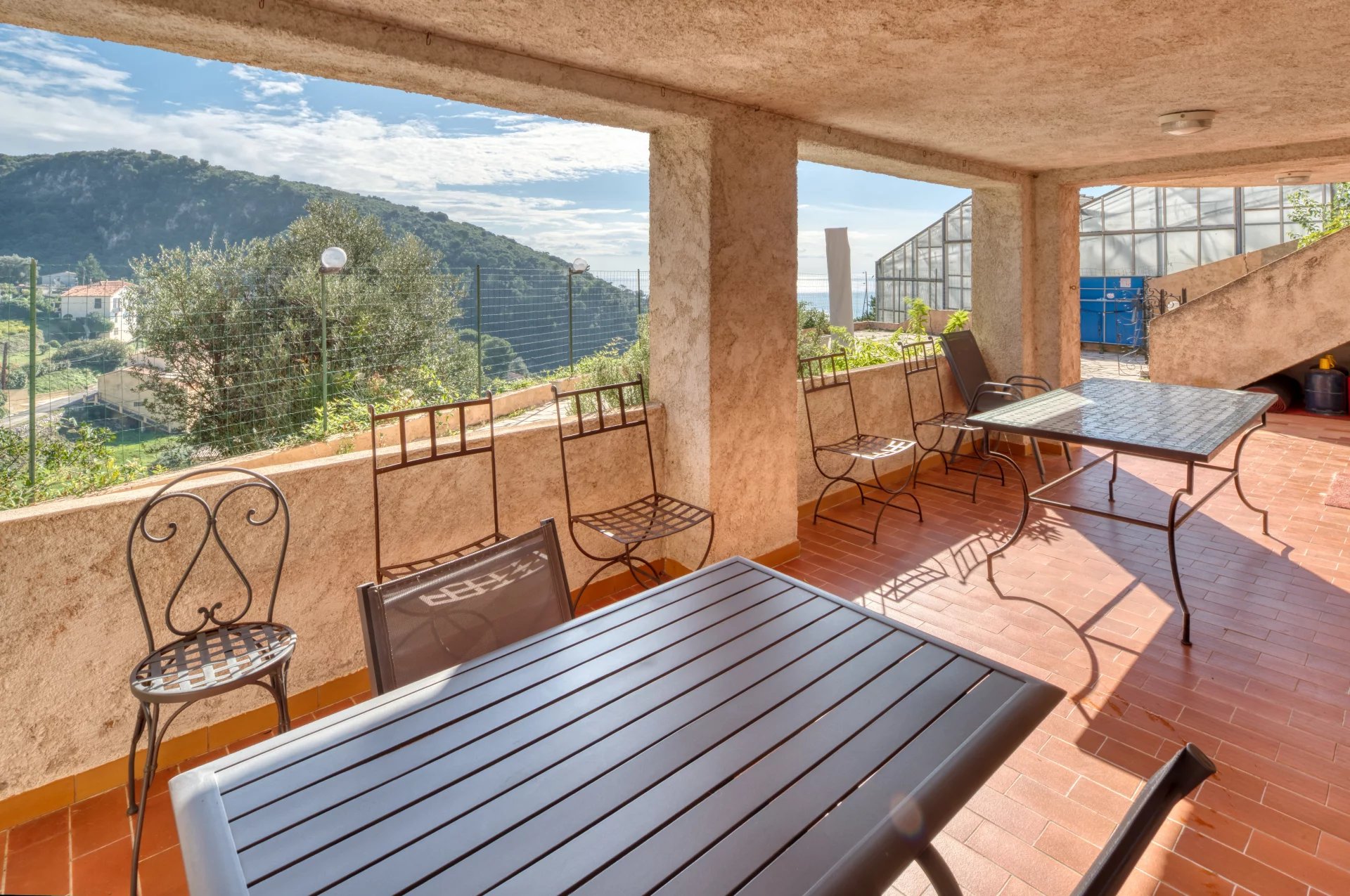 Èze – Villa de Prestige avec Vue Mer et Fort Potentiel – À 6 km de Monaco