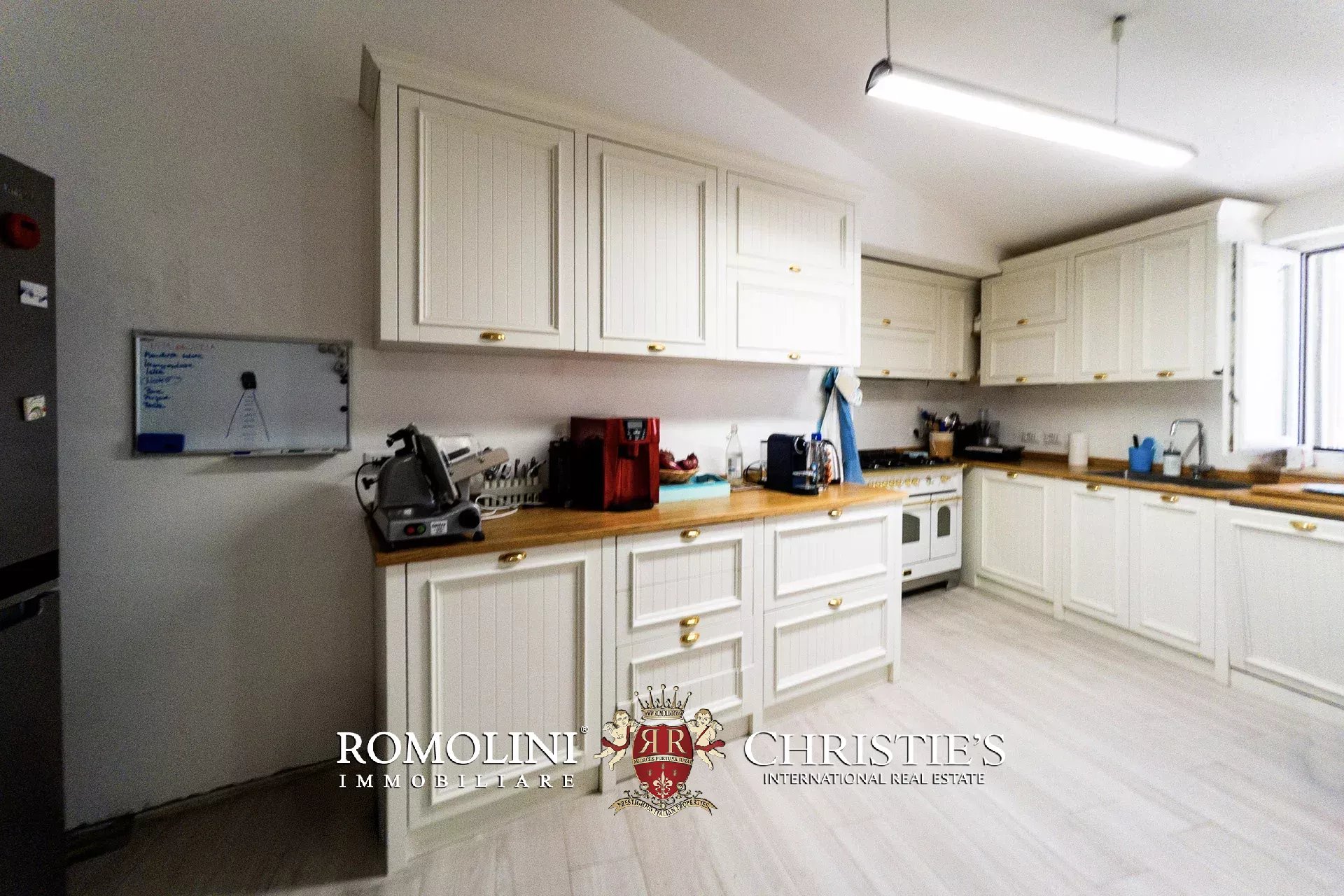 7 Bedroom Villa/Townhouse's Image 24