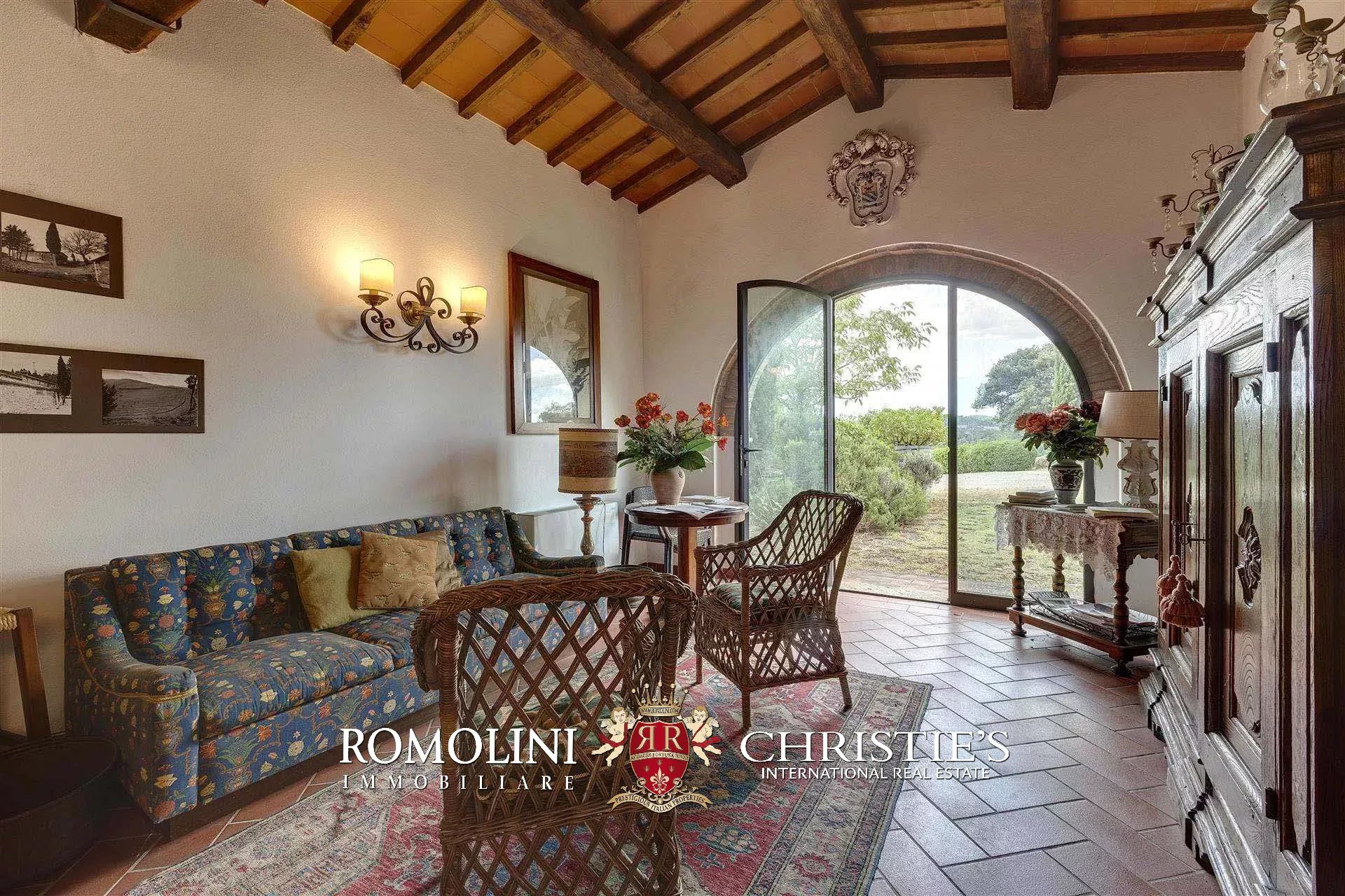 9 Bedroom Vineyard's Image 21