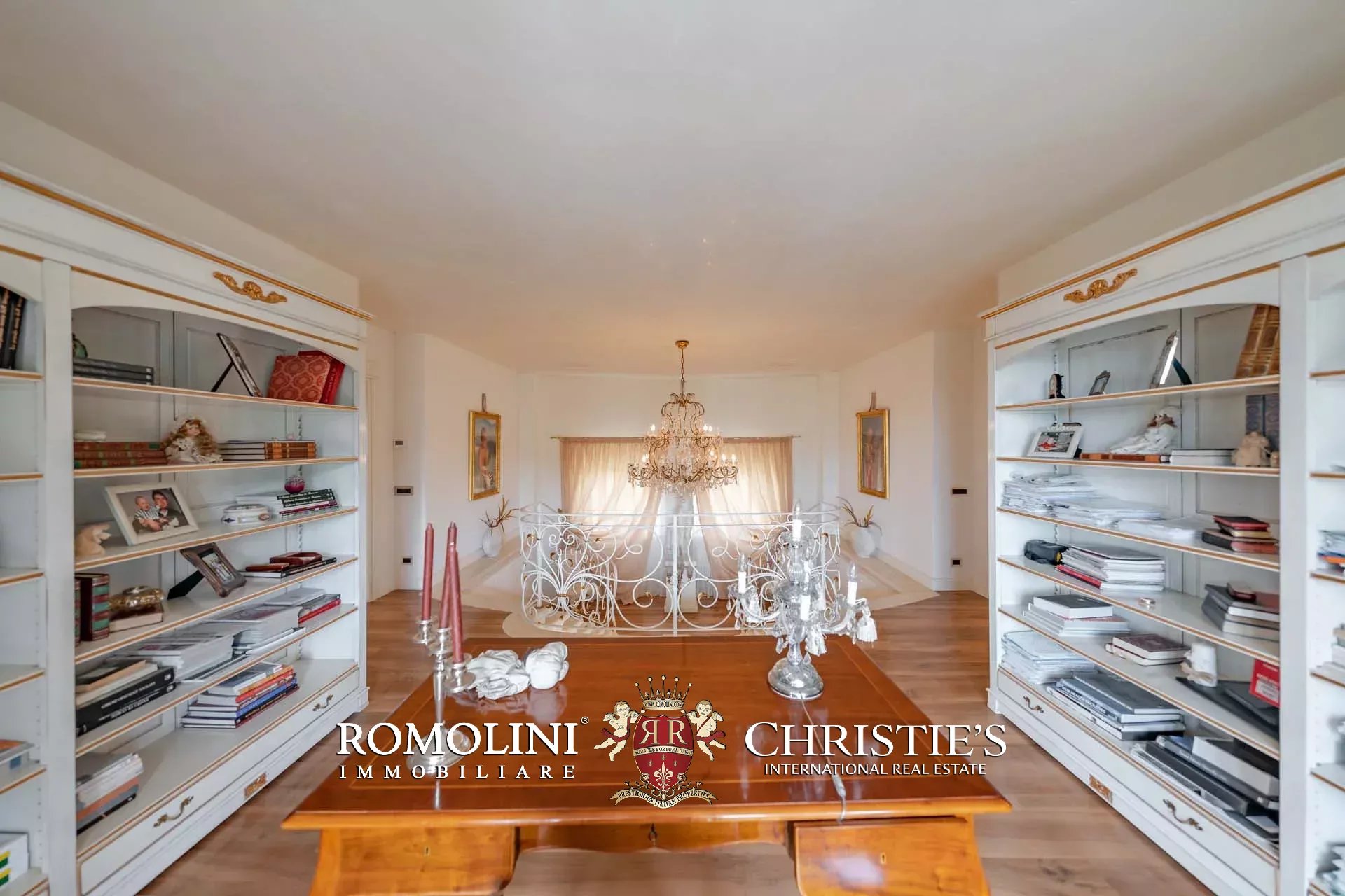 10 Bedroom Villa/Townhouse's Image 28
