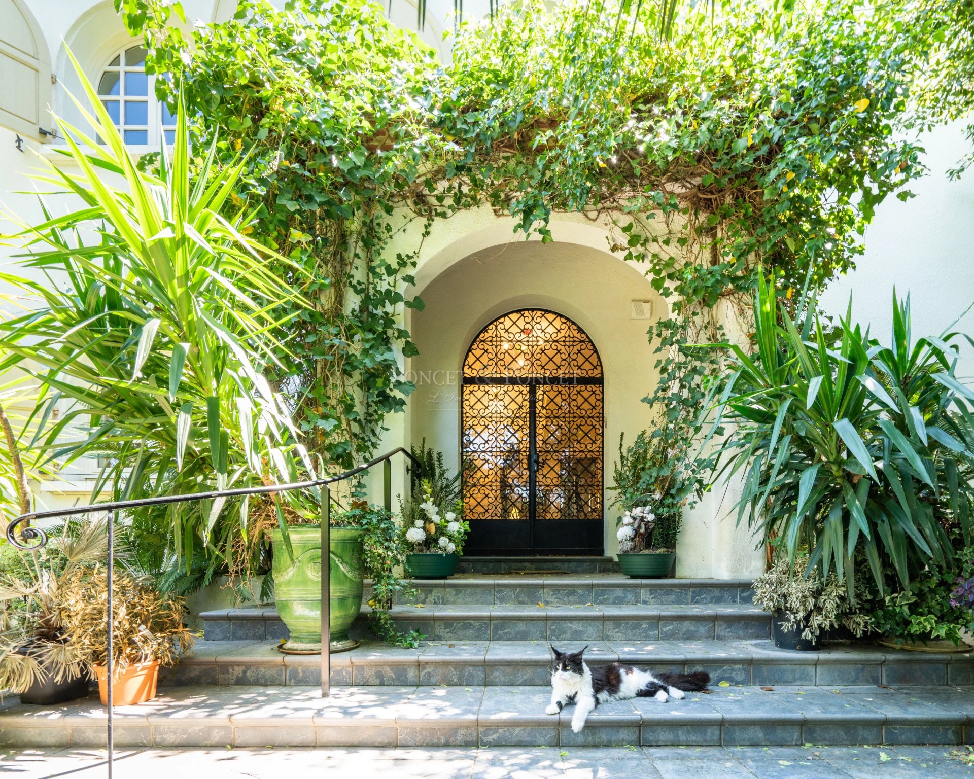 6 Bedroom Villa/Townhouse's Image 5
