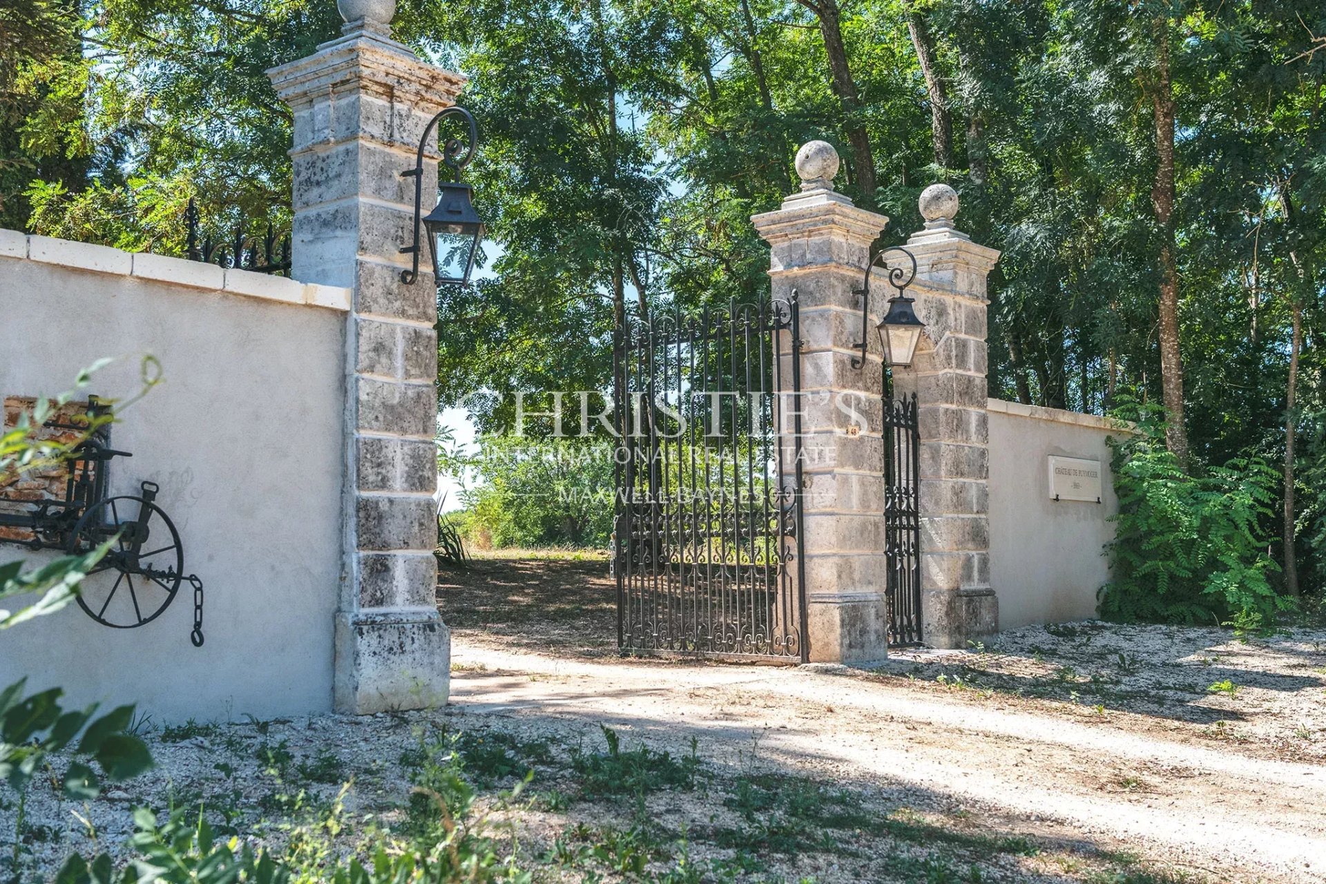 9 Bedroom Chateau's Image 30