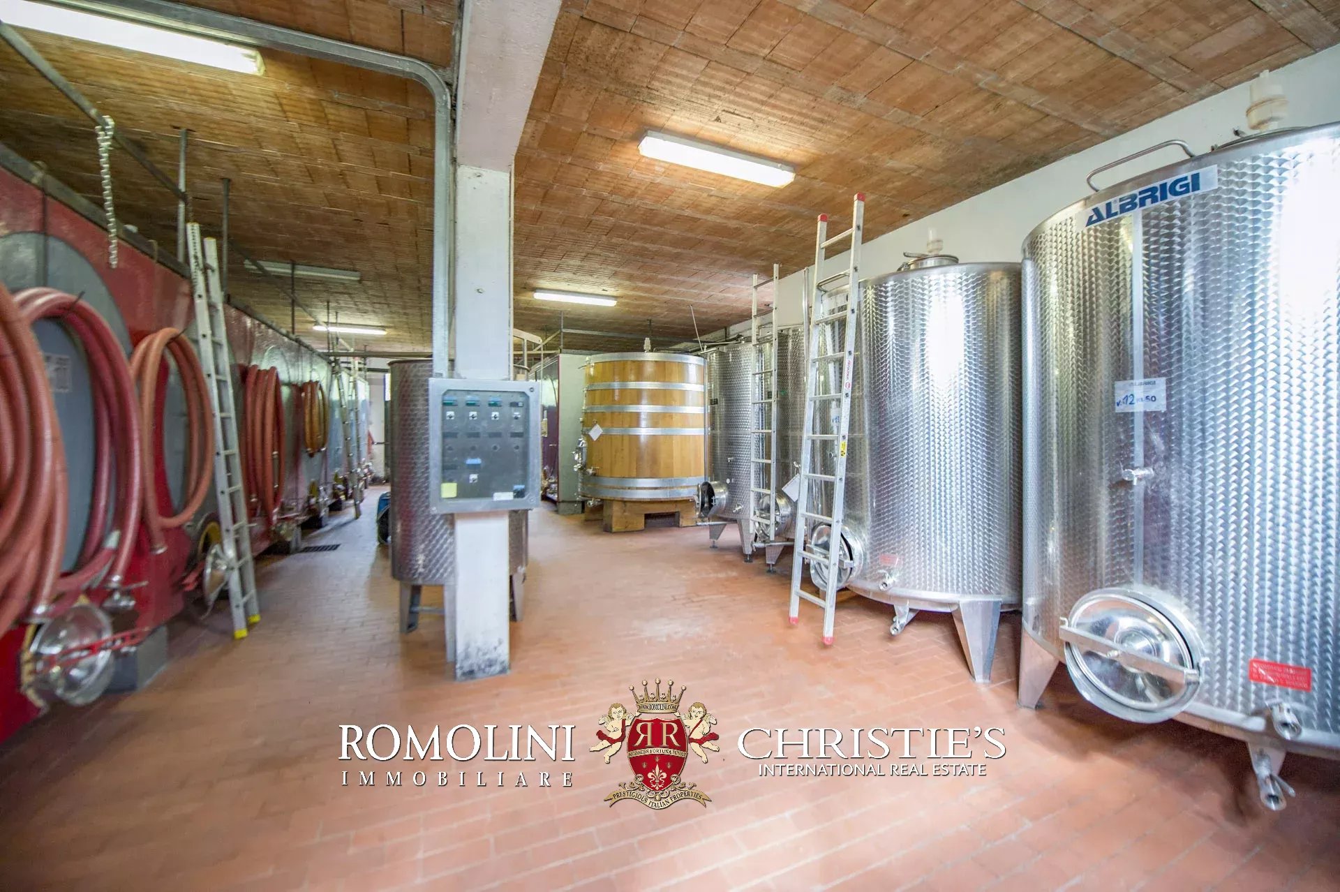 17 Bedroom Vineyard's Image 53