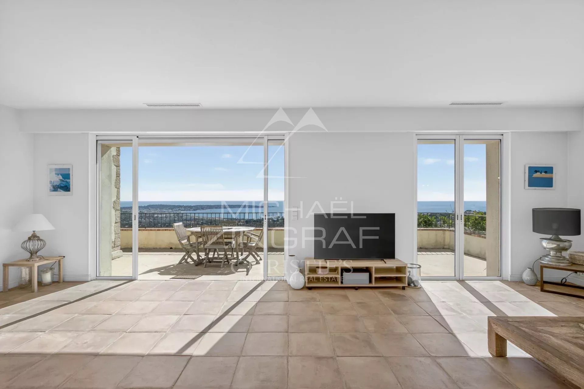 4 Bedroom Villa/Townhouse's Image 3