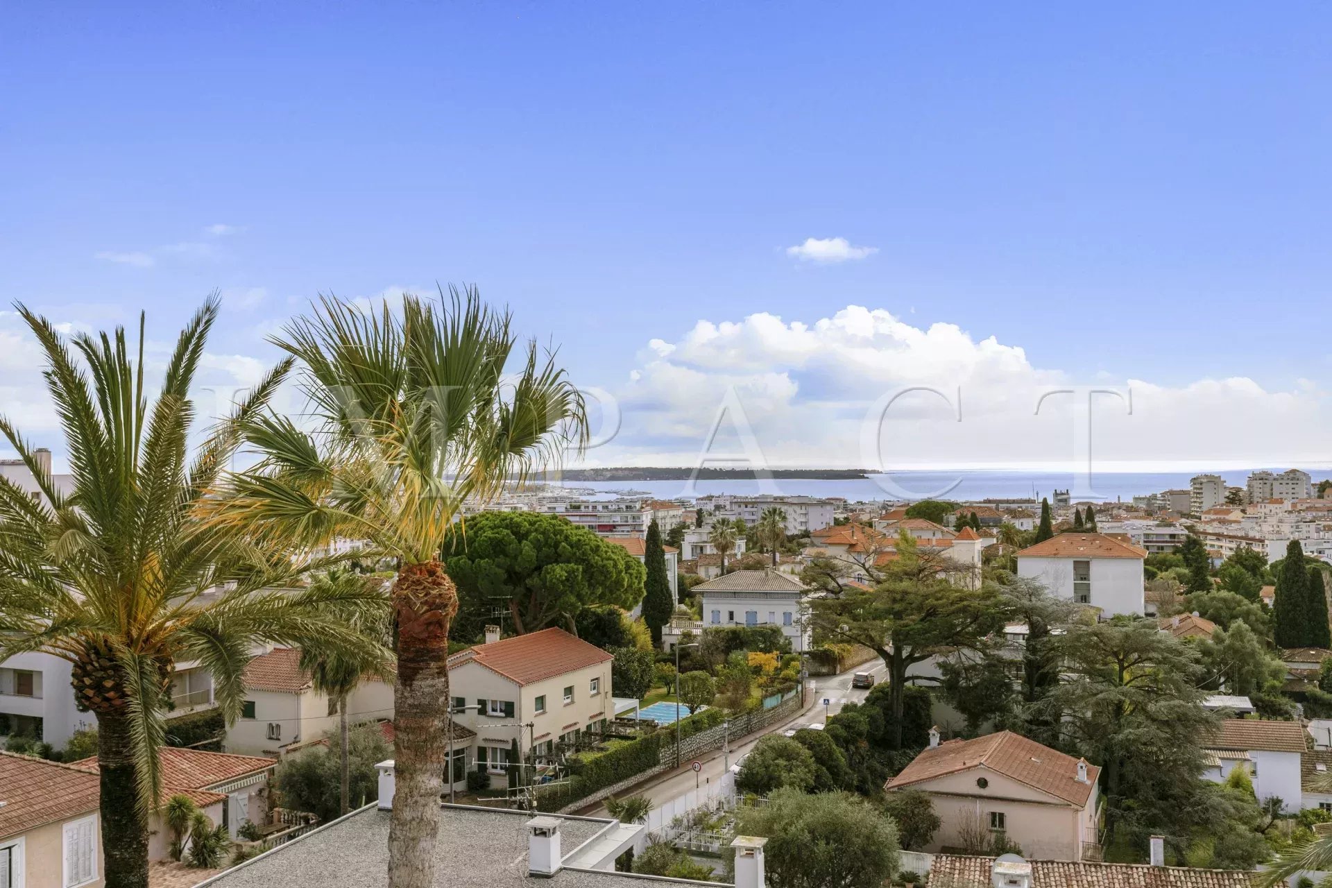 Cannes Petit Juas – 4-Room Apartment with Sea View for Sale
