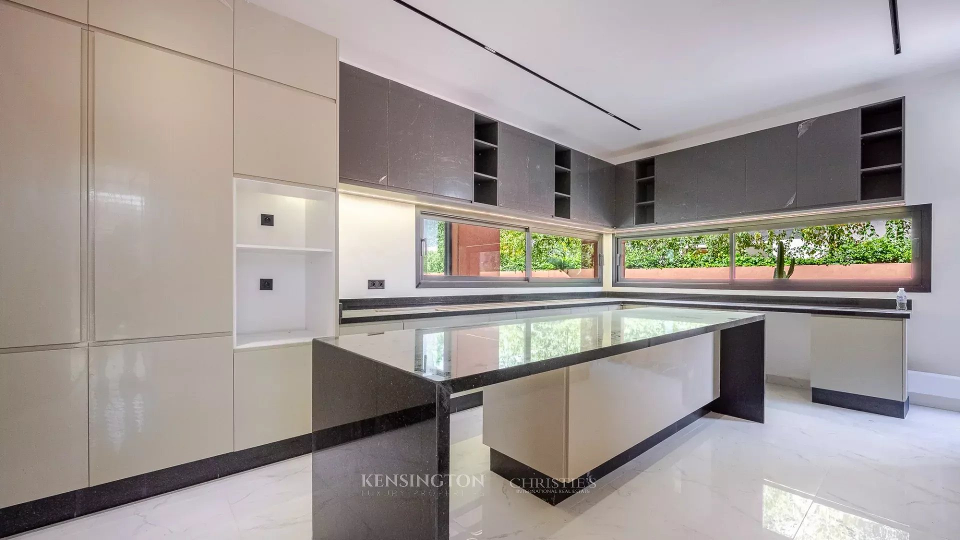 5 Bedroom Villa/Townhouse's Image 6
