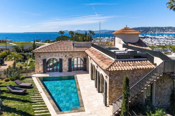 Seafront Luxury Villa in Cap d'Antibes | Exceptional Family Estate — photo 1