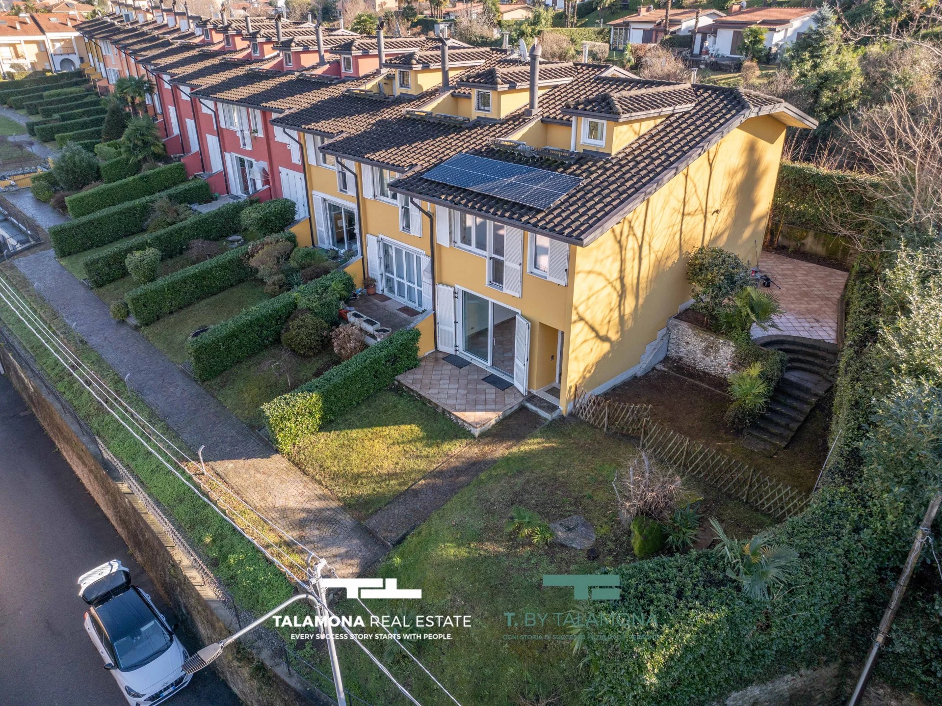 Villetta a schiera di testa con vista lago  nella Residenza "La Ronchetta"