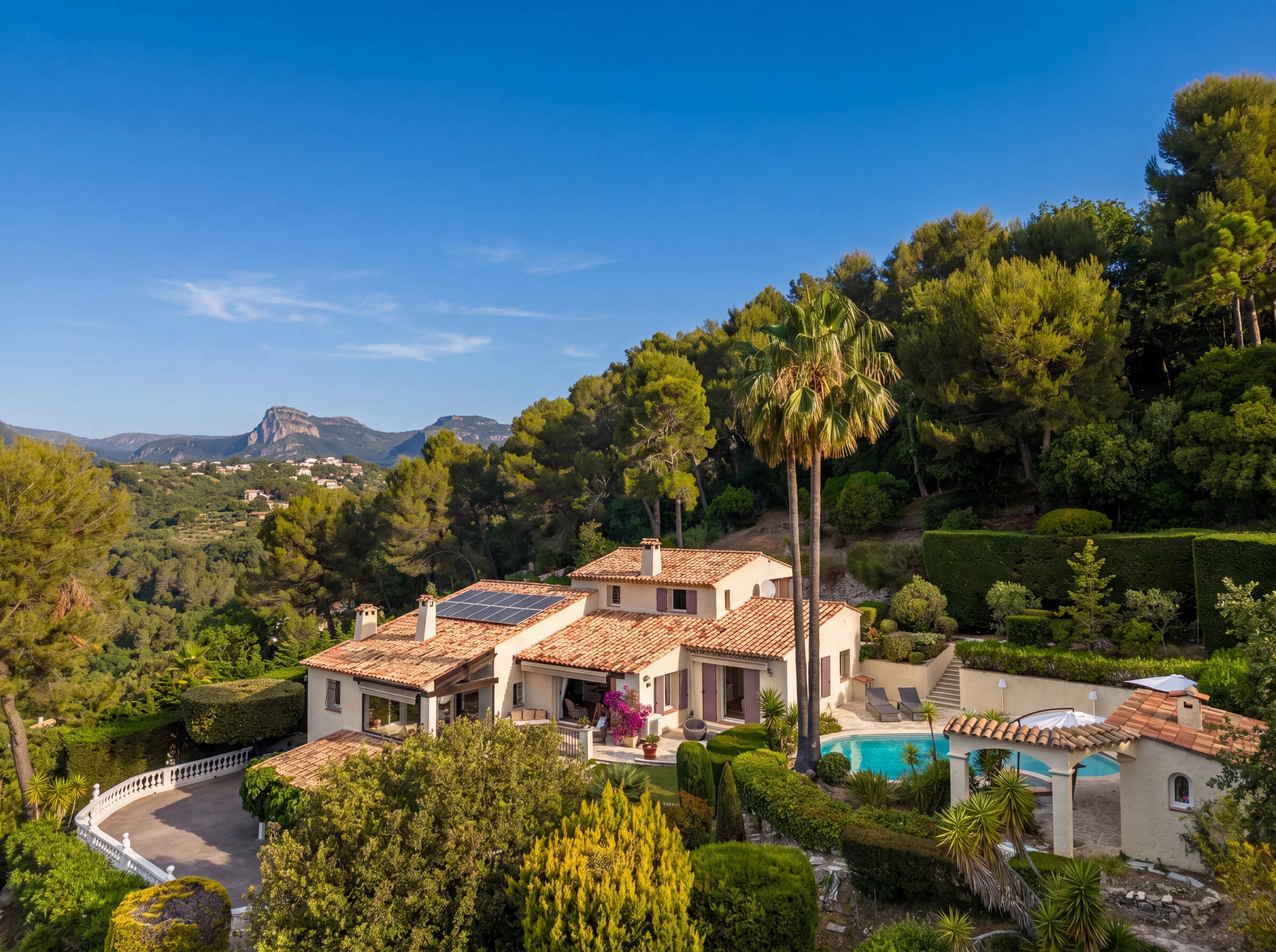 Elegant Provençal Villa with Pool in La Gaude
