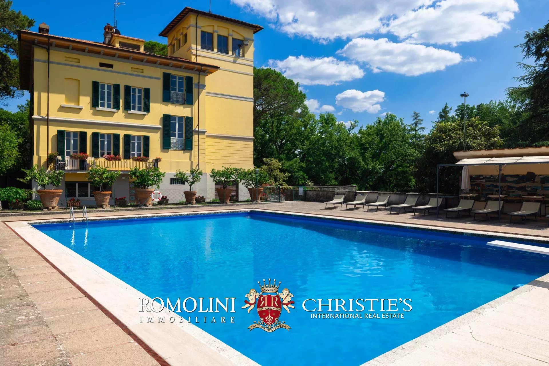 11 Bedroom Villa/Townhouse's Image 4