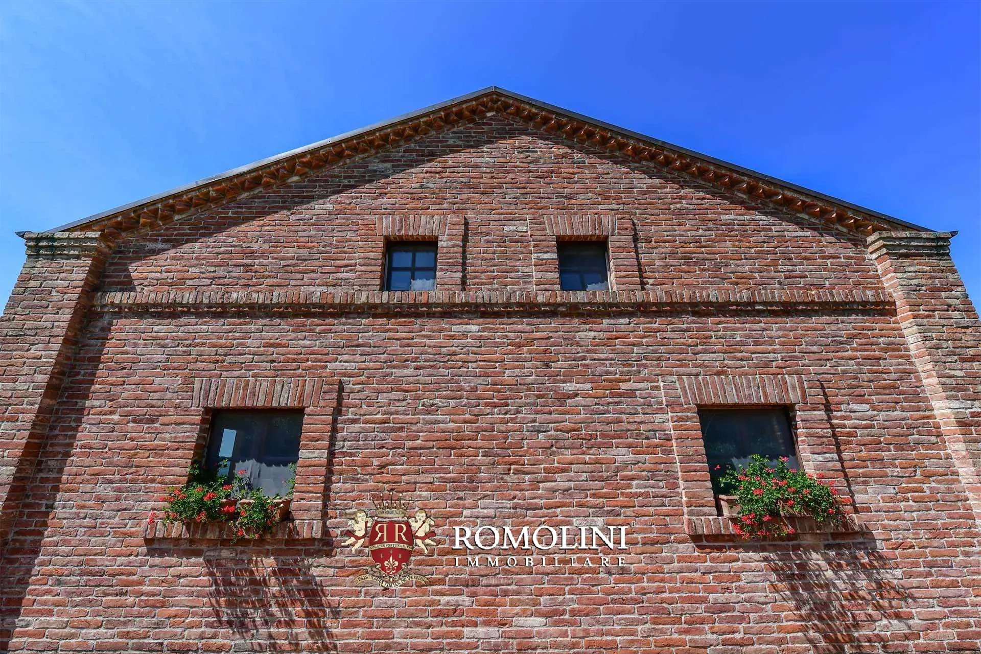 16 Bedroom Vineyard's Image 8