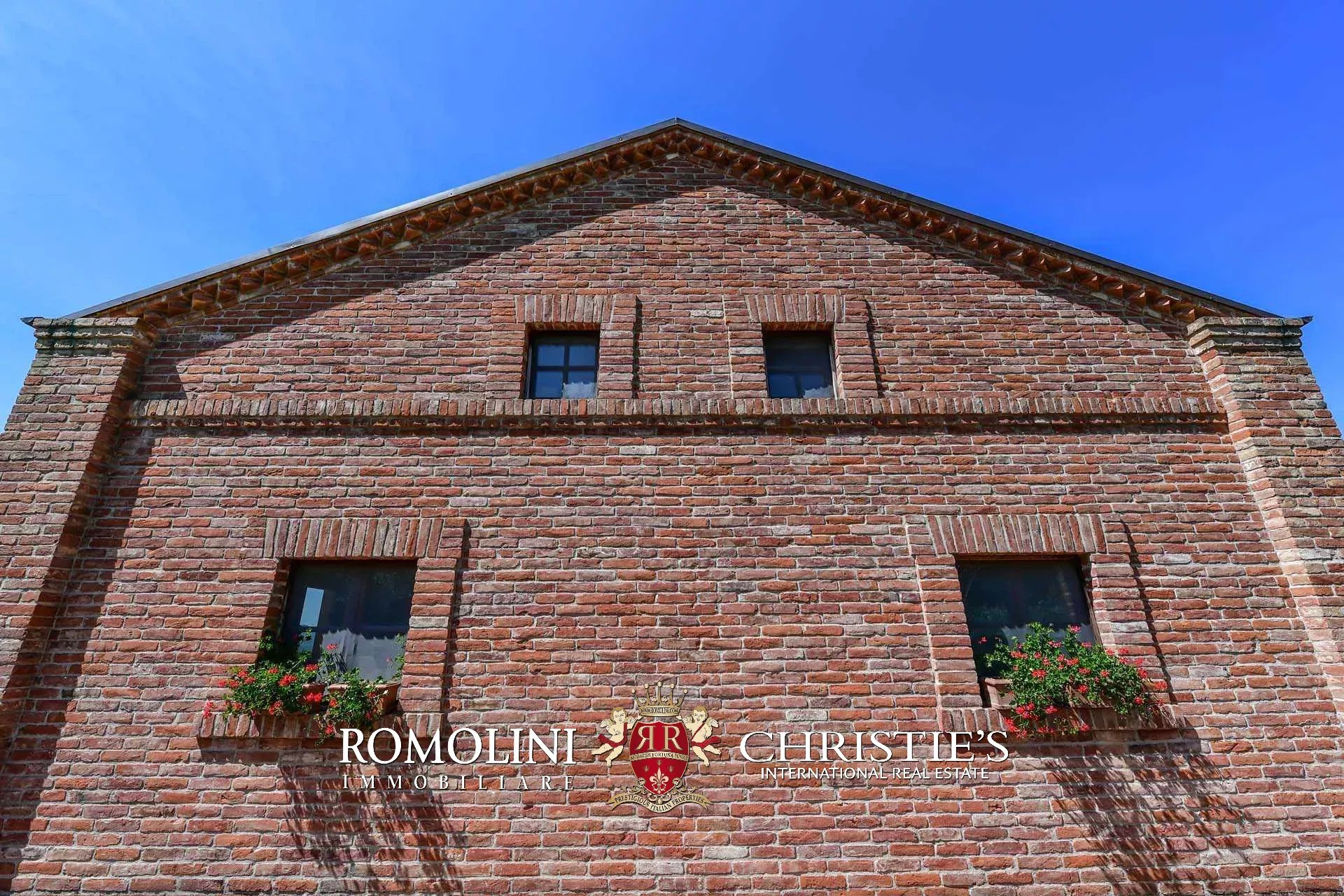 16 Bedroom Vineyard's Image 8