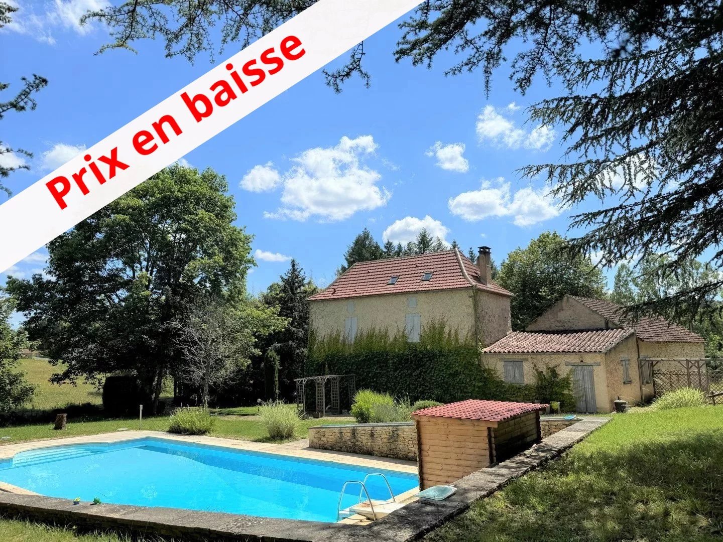 Maison, grange et piscine sur 1,2 ha en Bouriane