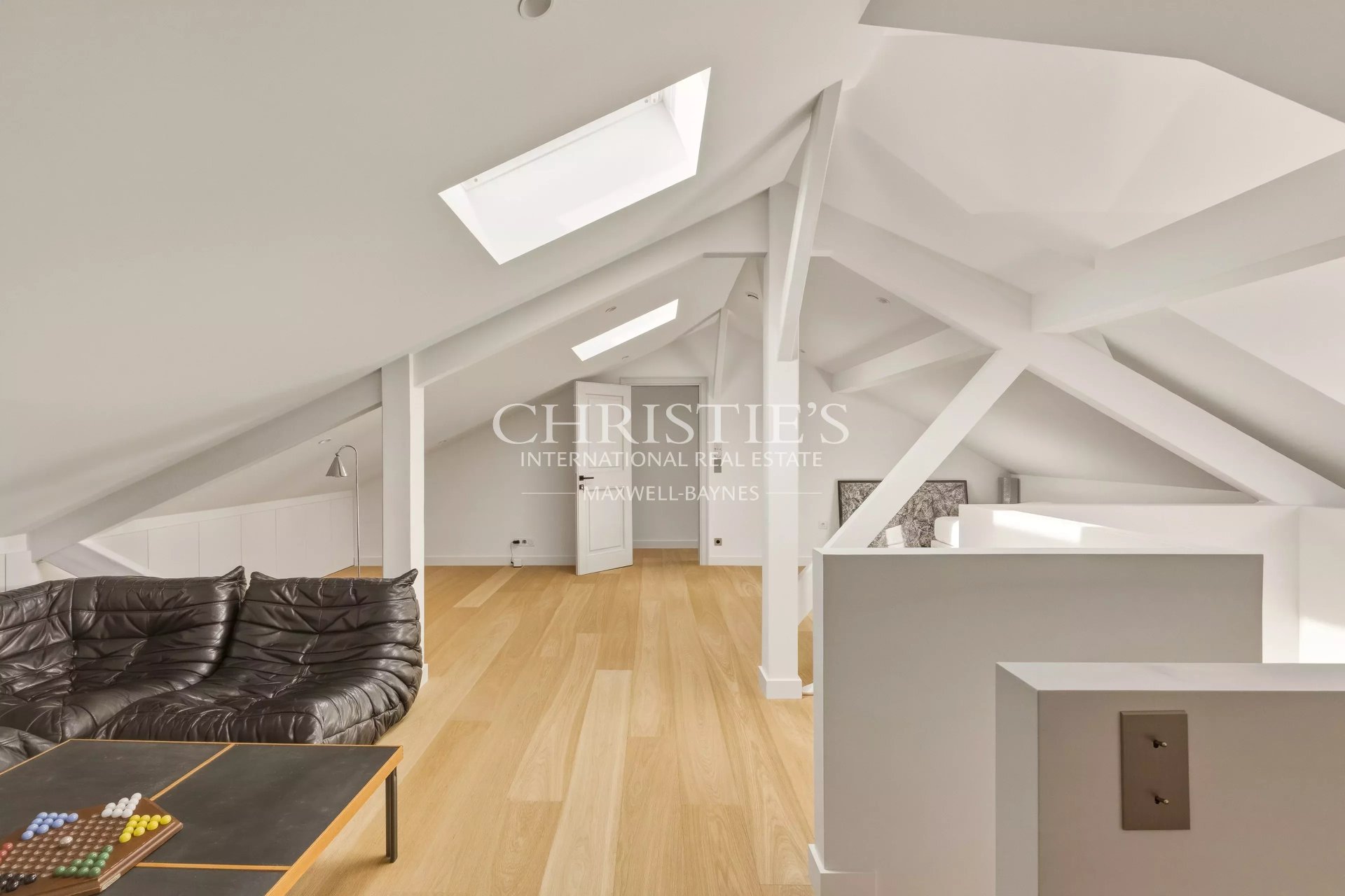 6 Bedroom Villa/Townhouse's Image 16