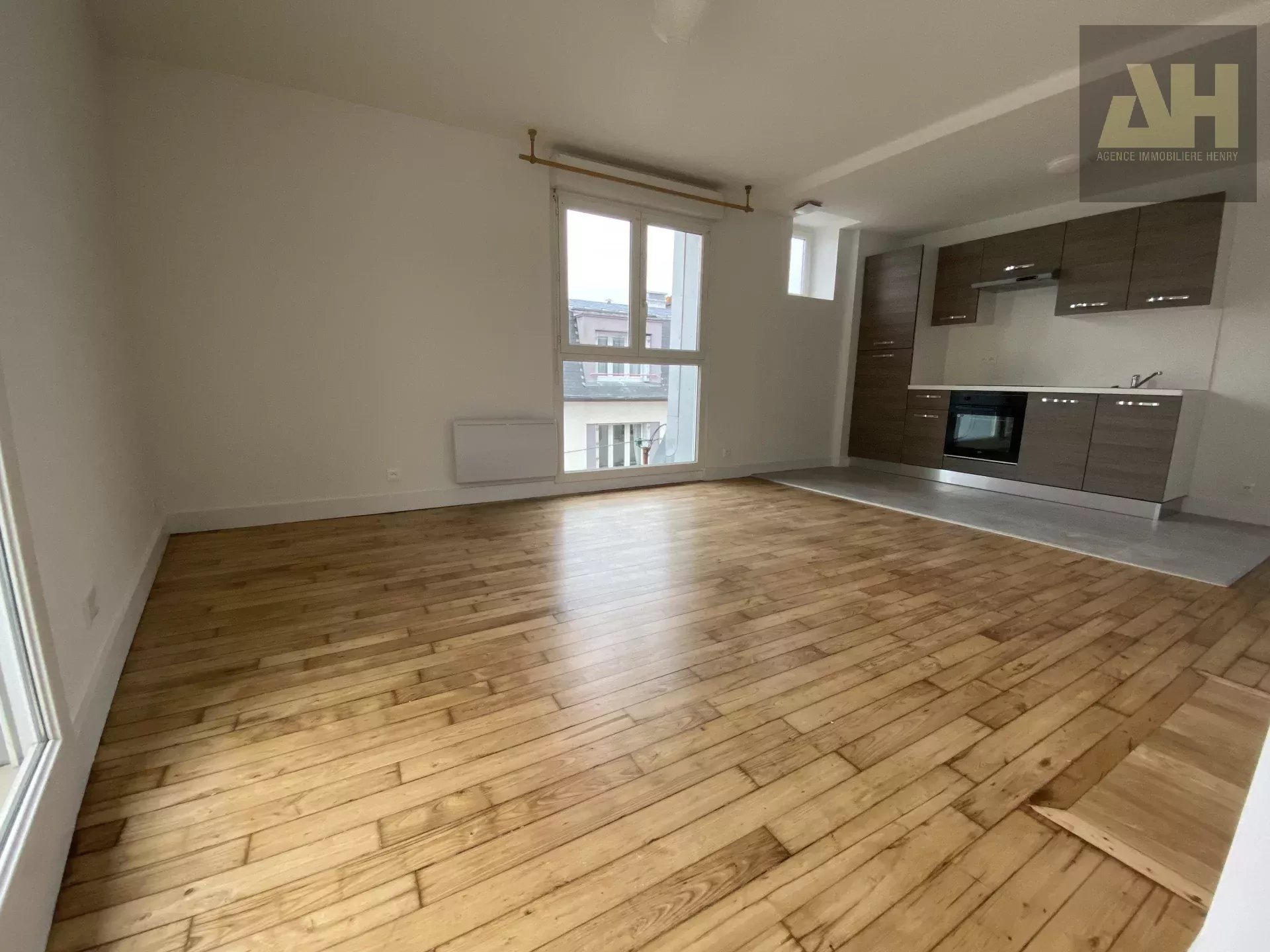 SAINT-MARTIN T3 DERNIER ETAGE RENOVATION 2023 CUISINE AMENAGEE 2 CHAMBRES