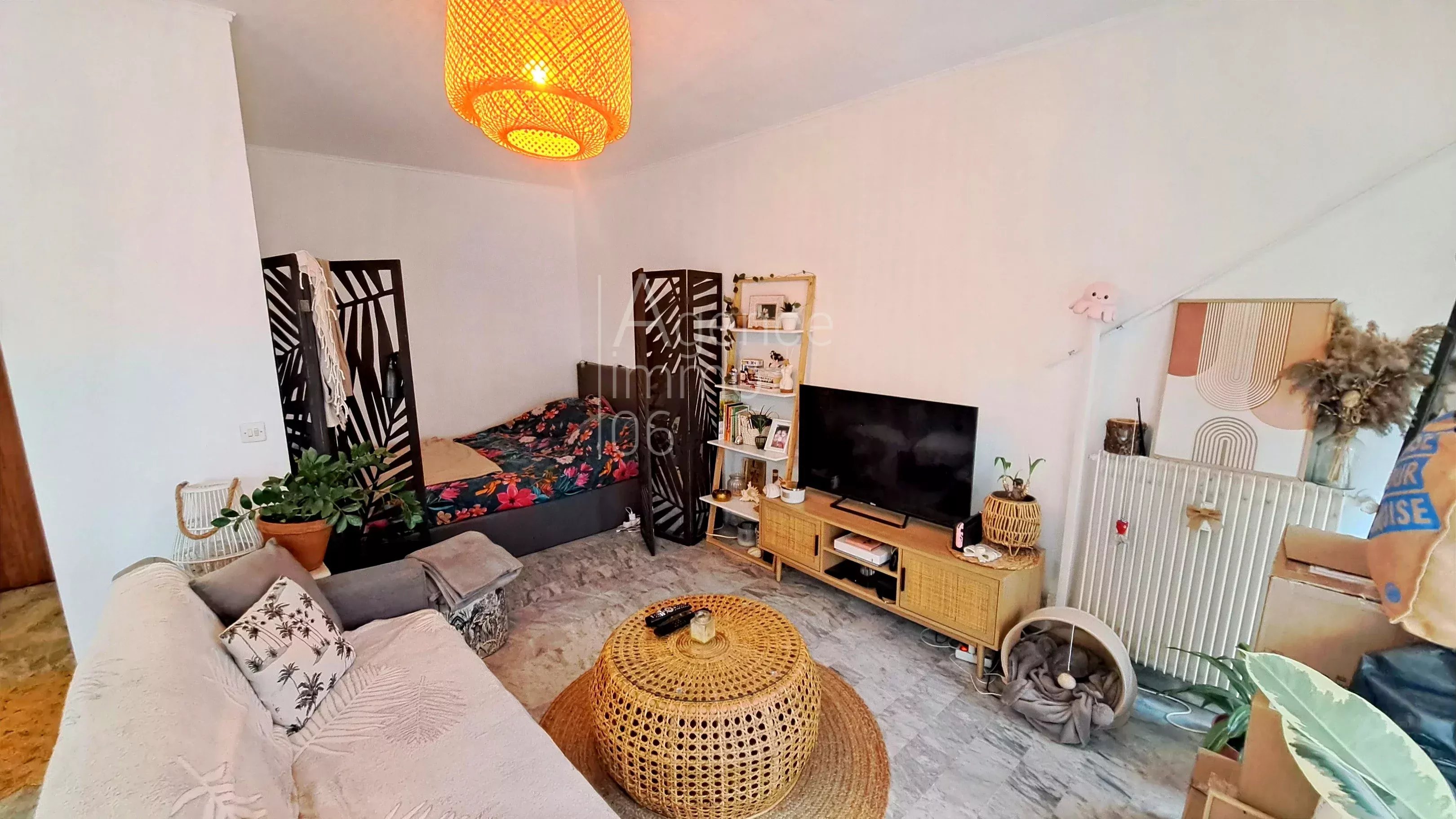 Le Cannet A louer Studio avec coin nuit cave et parking