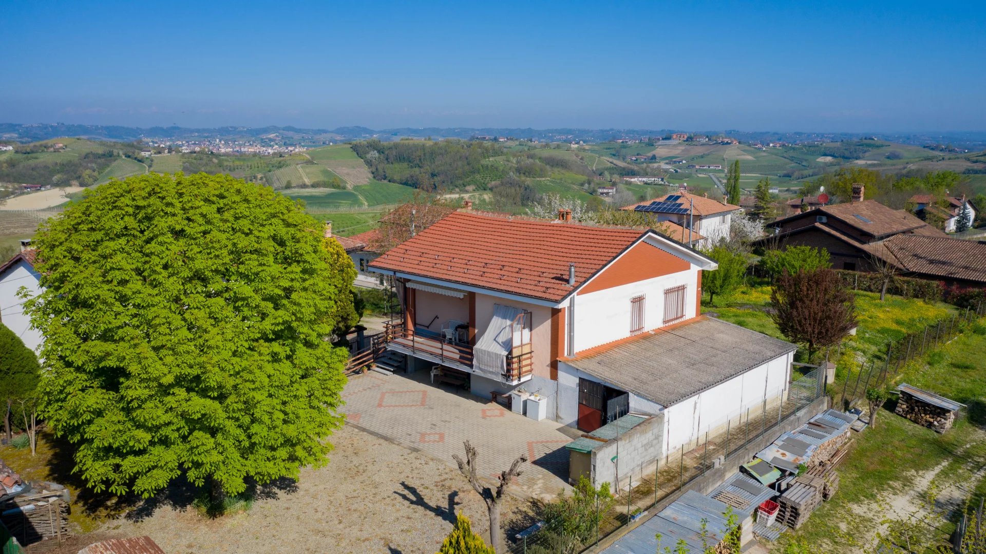 VILLA INDIPENDENTE A GOVONE