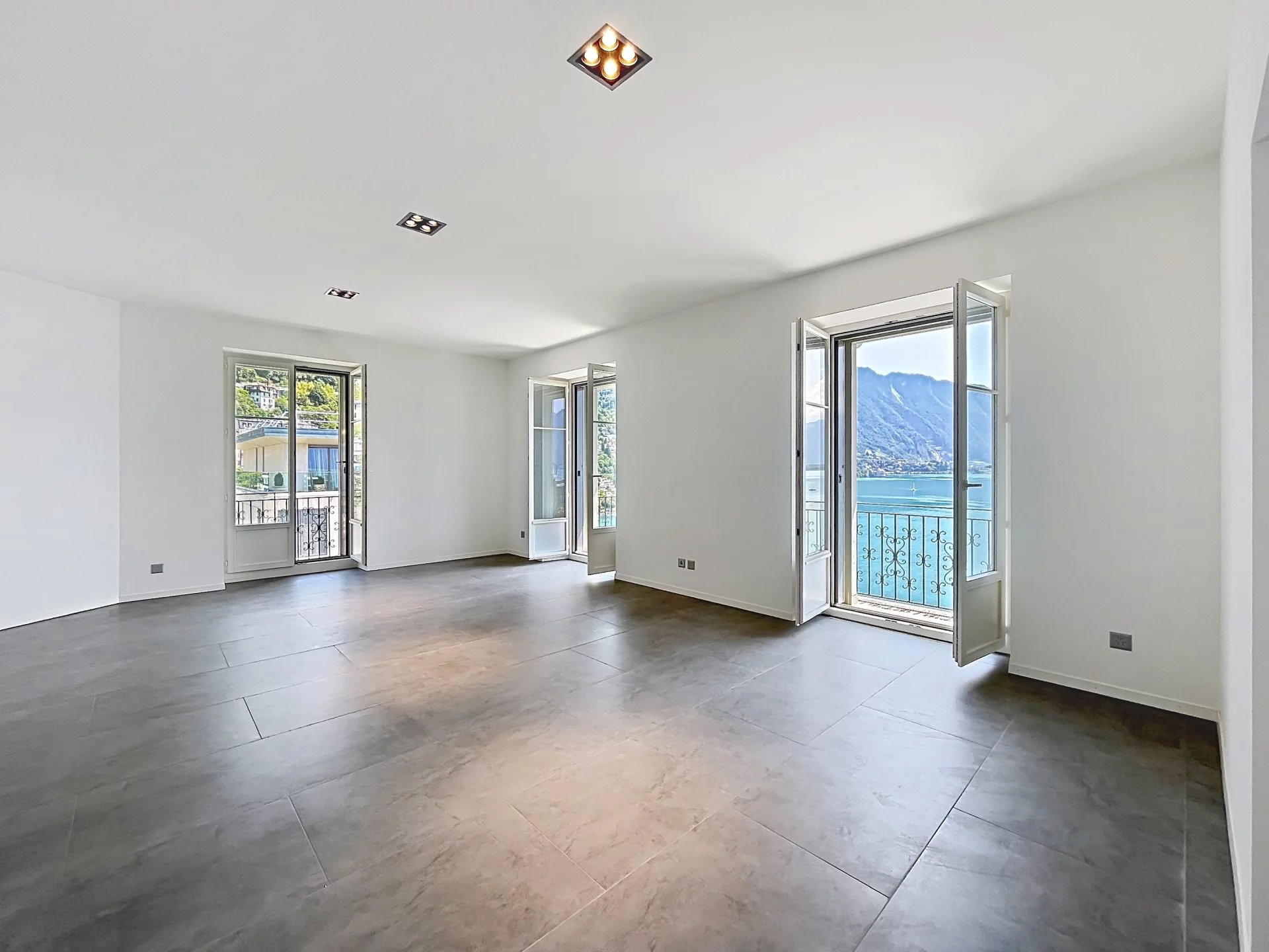 Elegant 5-room apartment with panoramic view
