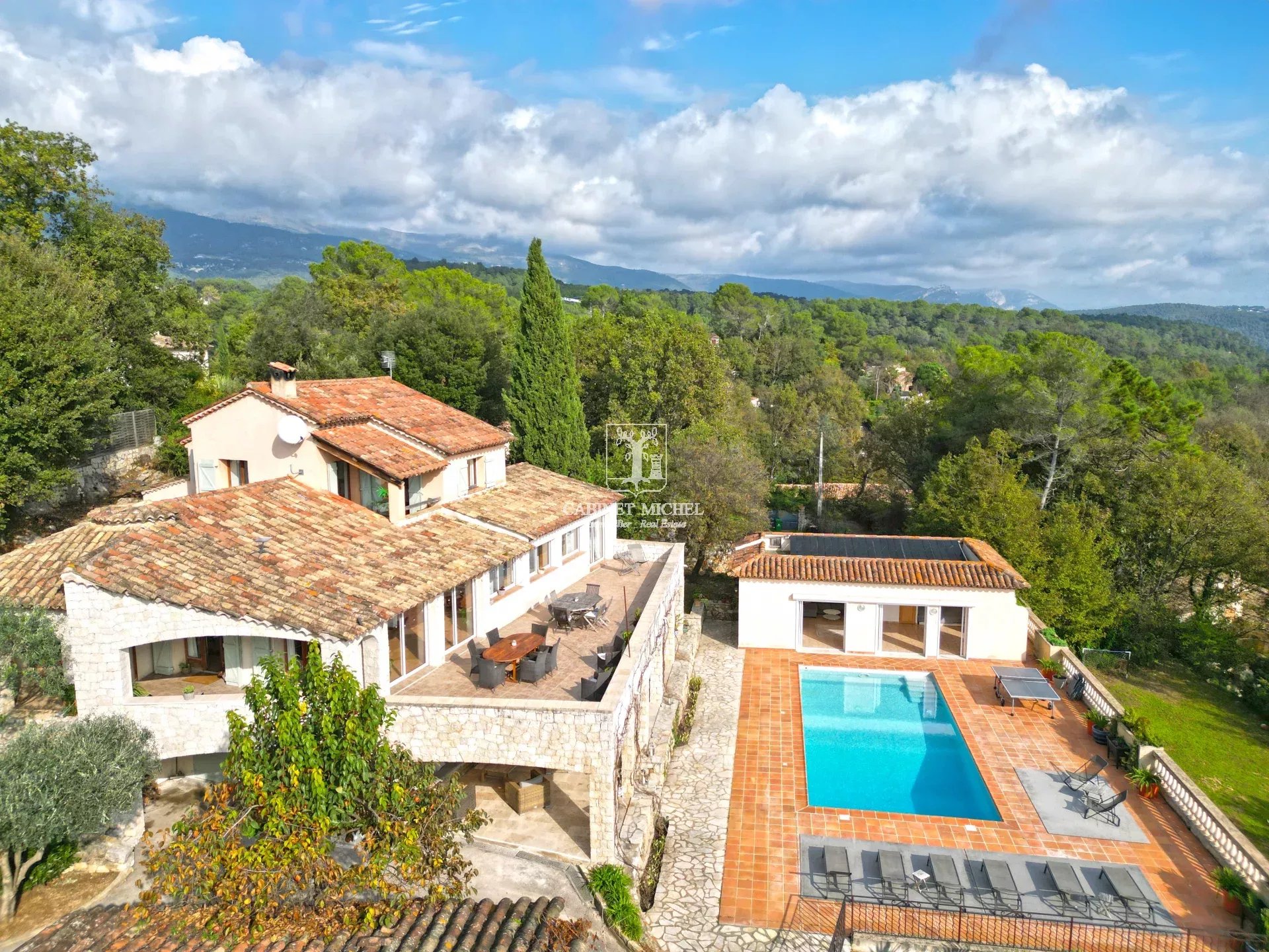 ROQUEFORT-LES-PINS : CAMPAGNE et VUE PANORAMIQUE